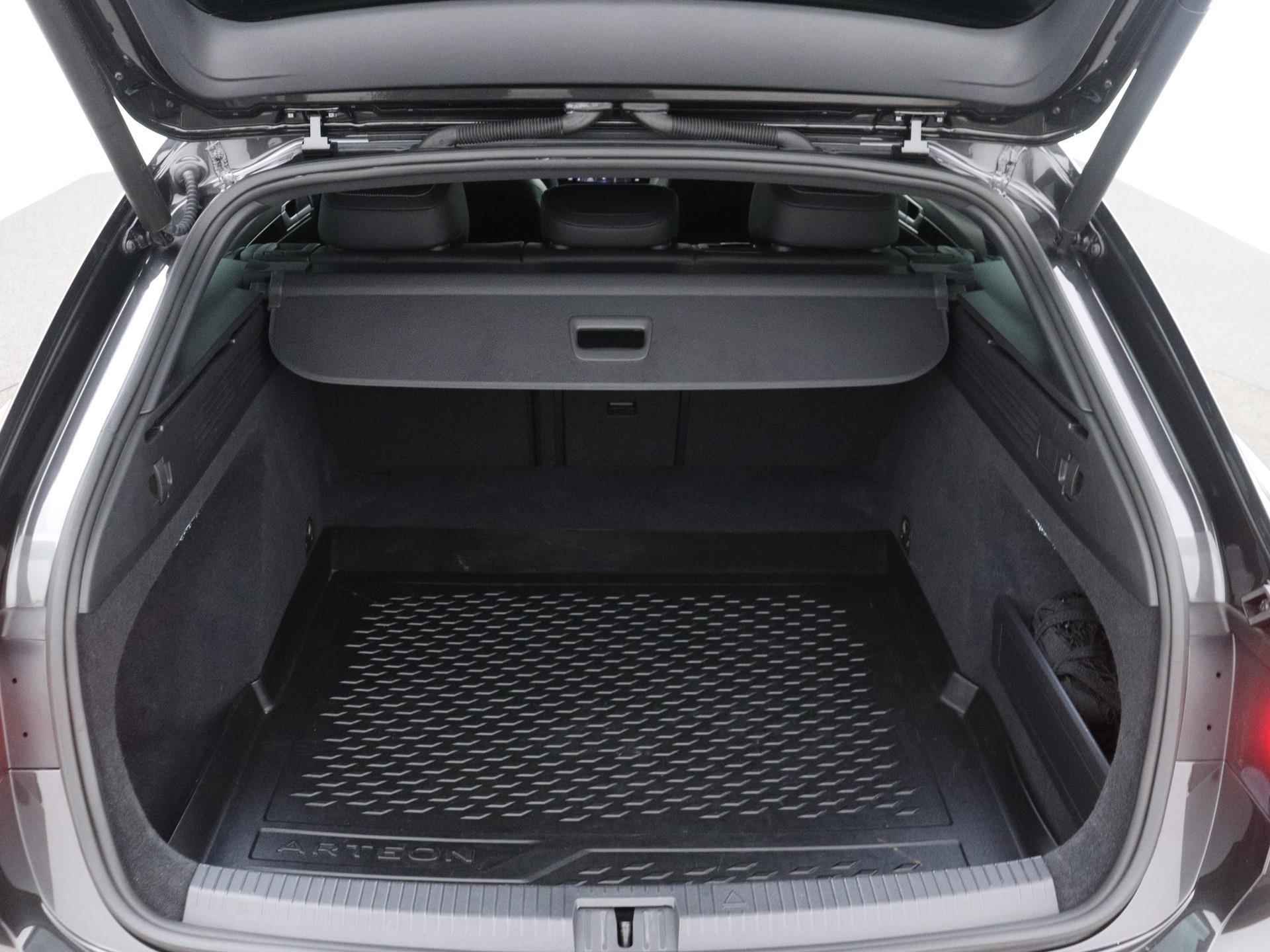 Volkswagen Arteon Shooting Brake 2.0 TSI R-Line Business+ 190PK automaat | Navigatie | Stoelverwarming | 19 inch velgen | IQ Light | Adaptive Cruise Control | Alcantara bekleding - 18/22