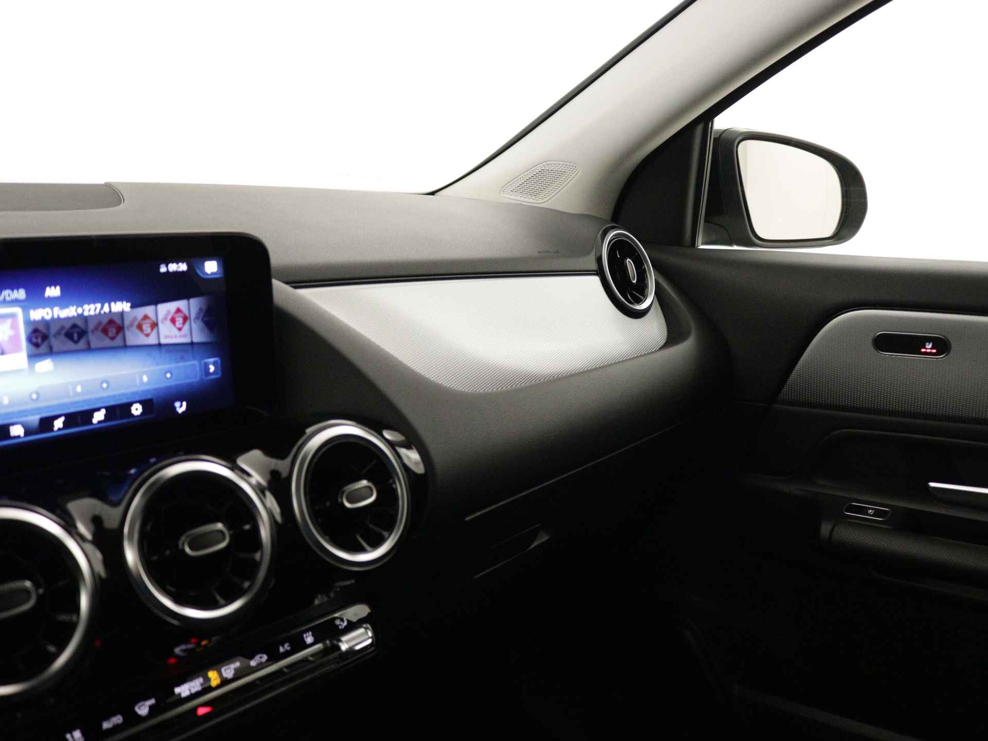 Mercedes-Benz GLA 250 e Progressive | Trekhaak | Augmented reality | Stoelverwarming | Parkeerpakket met Camera | Car Play | DAB | LED | Inclusief 24 maanden Mercedes-Benz Certified garantie voor Europa. - 8/45