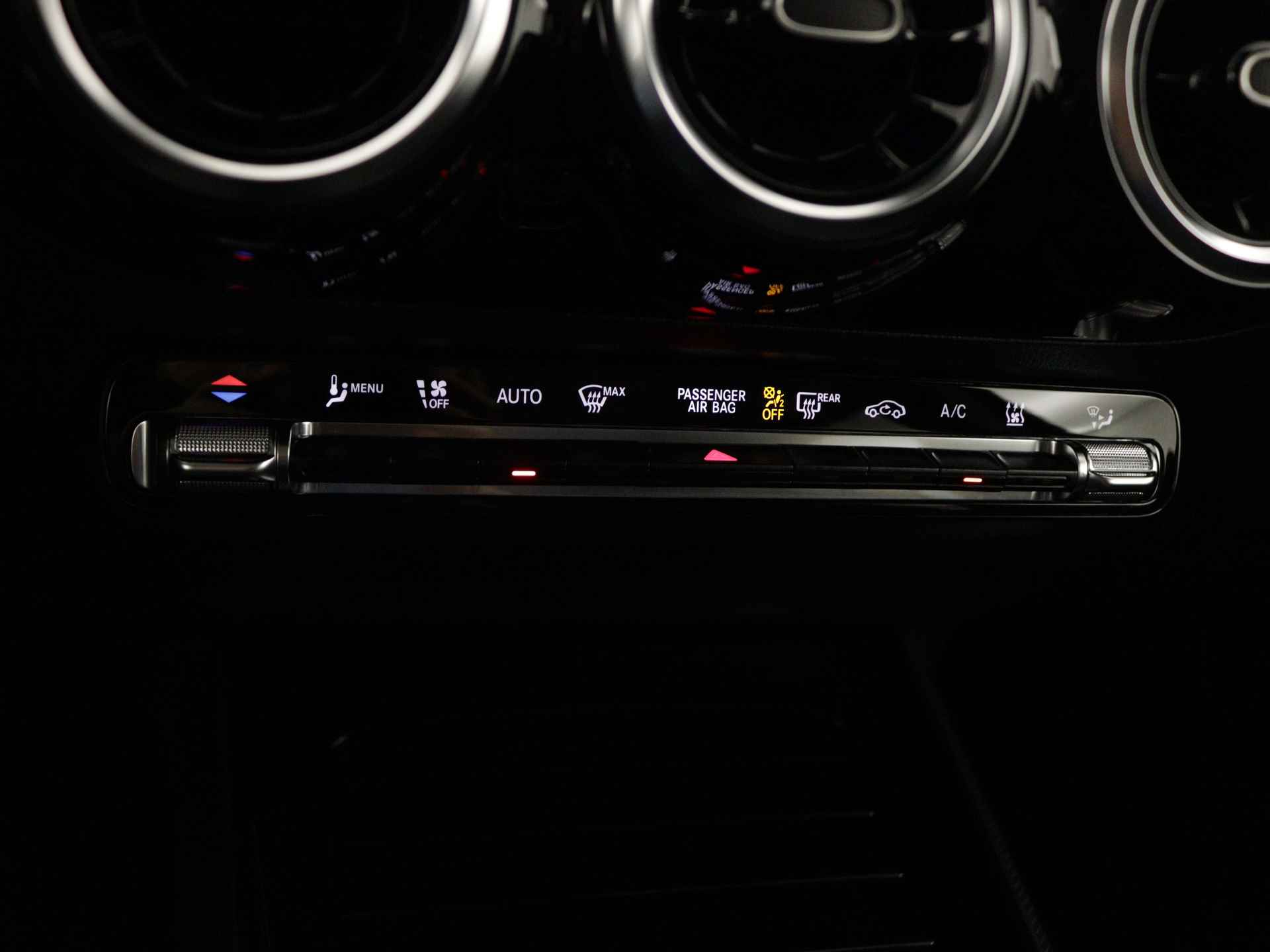 Mercedes-Benz GLA 250 e Progressive | Trekhaak | Augmented reality | Stoelverwarming | Parkeerpakket met Camera | Car Play | DAB | LED | Inclusief 24 maanden Mercedes-Benz Certified garantie voor Europa. - 12/45