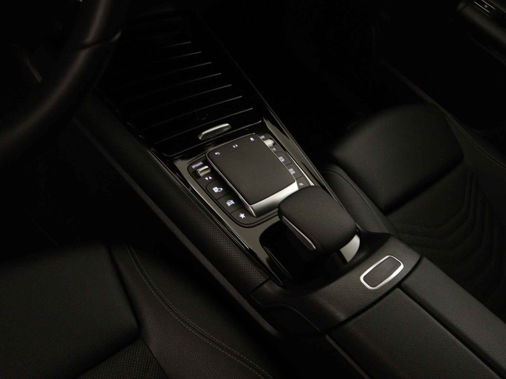 Mercedes-Benz GLA 250 e Progressive | Trekhaak | Augmented reality | Stoelverwarming | Parkeerpakket met Camera | Car Play | DAB | LED | Inclusief 24 maanden Mercedes-Benz Certified garantie voor Europa. - 13/45