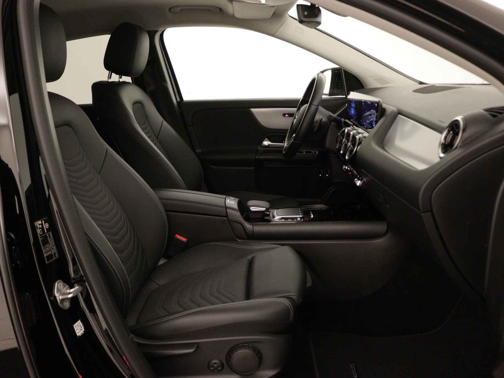 Mercedes-Benz GLA 250 e Progressive | Trekhaak | Augmented reality | Stoelverwarming | Parkeerpakket met Camera | Car Play | DAB | LED | Inclusief 24 maanden Mercedes-Benz Certified garantie voor Europa. - 30/45