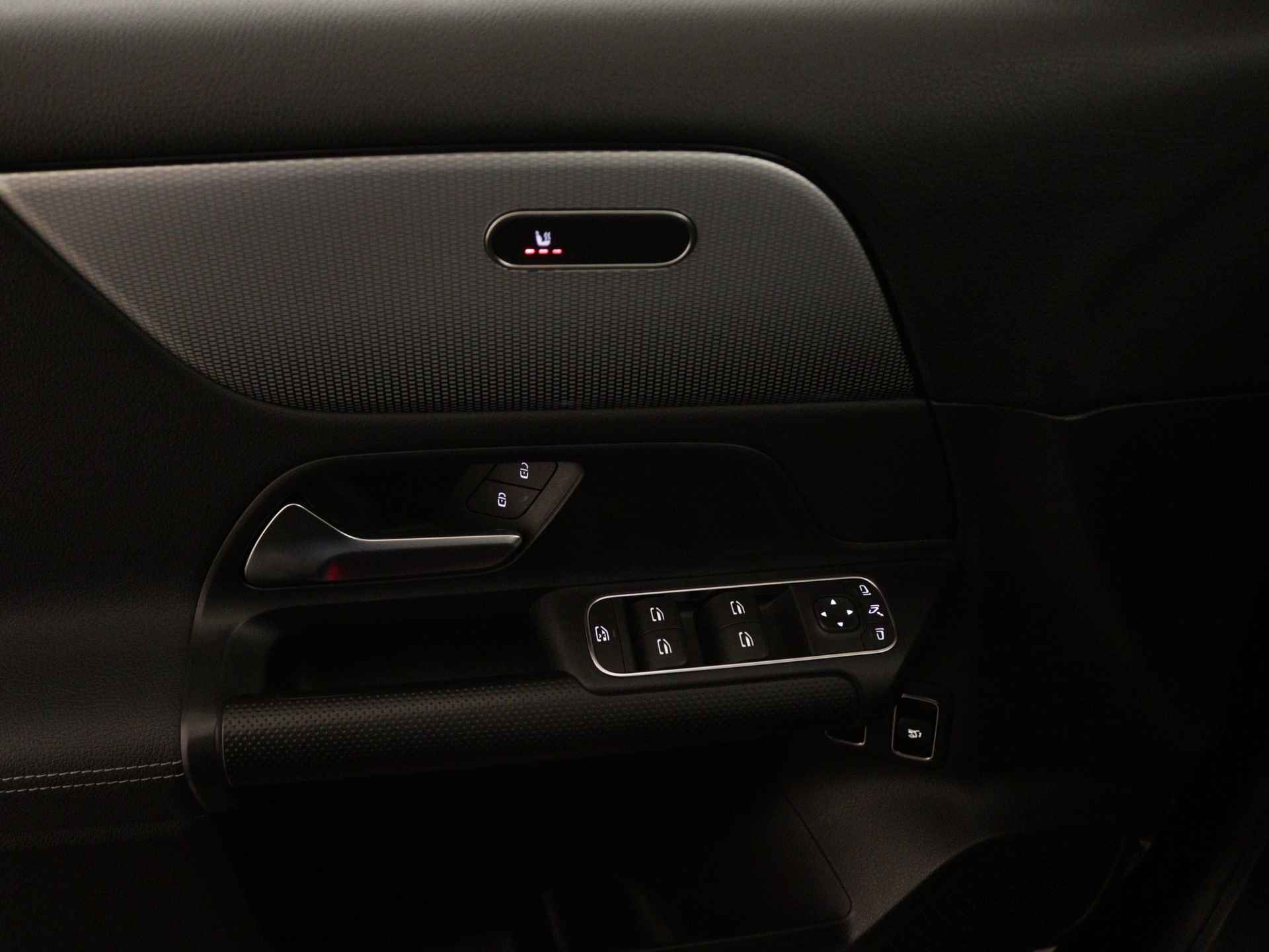 Mercedes-Benz GLA 250 e Progressive | Trekhaak | Augmented reality | Stoelverwarming | Parkeerpakket met Camera | Car Play | DAB | LED | Inclusief 24 maanden Mercedes-Benz Certified garantie voor Europa. - 32/45