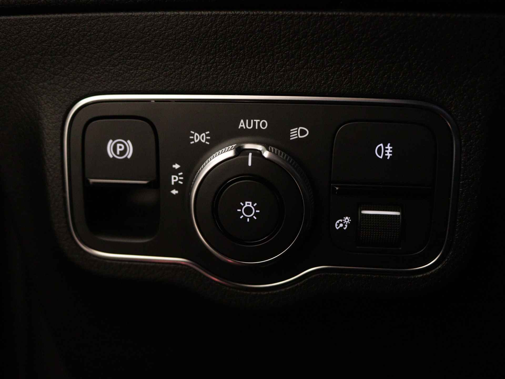 Mercedes-Benz GLA 250 e Progressive | Trekhaak | Augmented reality | Stoelverwarming | Parkeerpakket met Camera | Car Play | DAB | LED | Inclusief 24 maanden Mercedes-Benz Certified garantie voor Europa. - 33/45