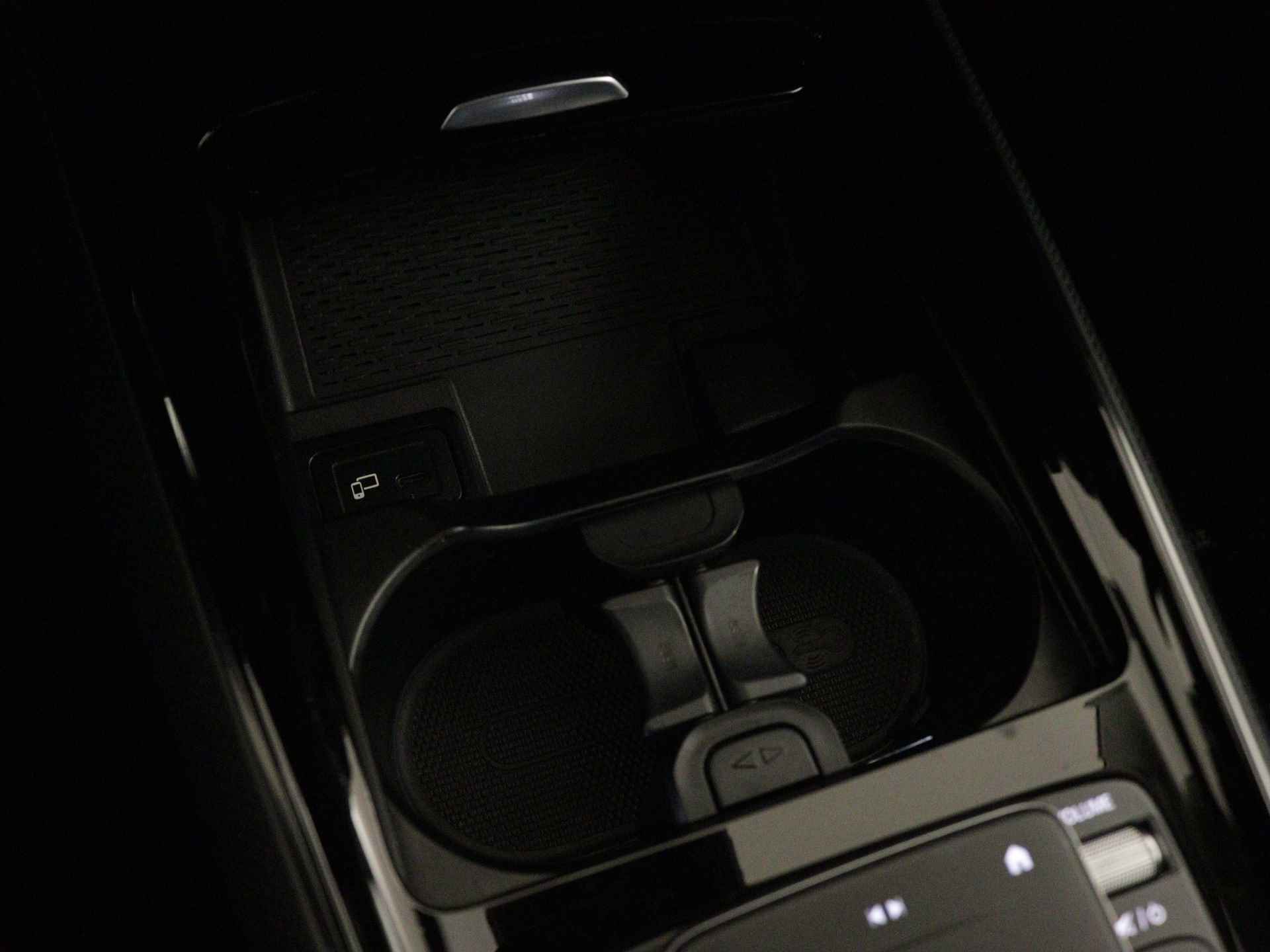Mercedes-Benz GLA 250 e Progressive | Trekhaak | Augmented reality | Stoelverwarming | Parkeerpakket met Camera | Car Play | DAB | LED | Inclusief 24 maanden Mercedes-Benz Certified garantie voor Europa. - 35/45