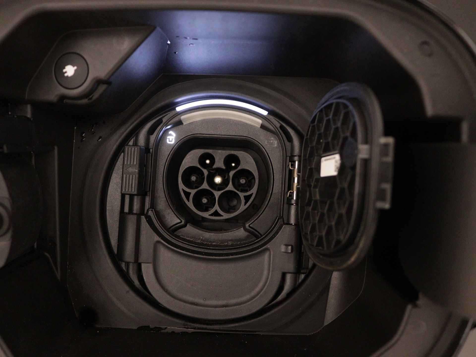 Mercedes-Benz GLA 250 e Progressive | Trekhaak | Augmented reality | Stoelverwarming | Parkeerpakket met Camera | Car Play | DAB | LED | Inclusief 24 maanden Mercedes-Benz Certified garantie voor Europa. - 36/45