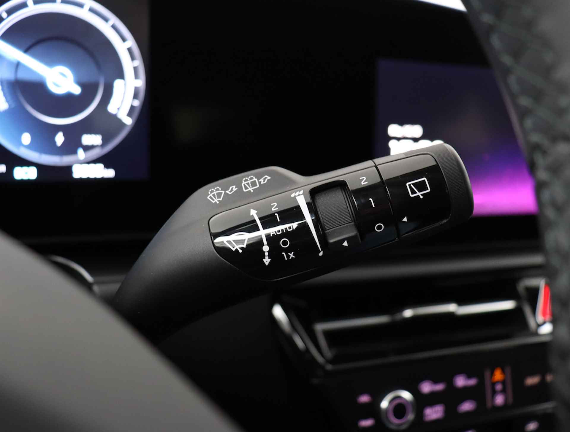 Kia Niro EV DynamicLine 64.8 kWh - Rijdende Demo - Navigatie - Camera - Parkeersensoren - €2000 subsidie beschikbaar - Fabrieksgarantie tot 07-2029 - 23/56