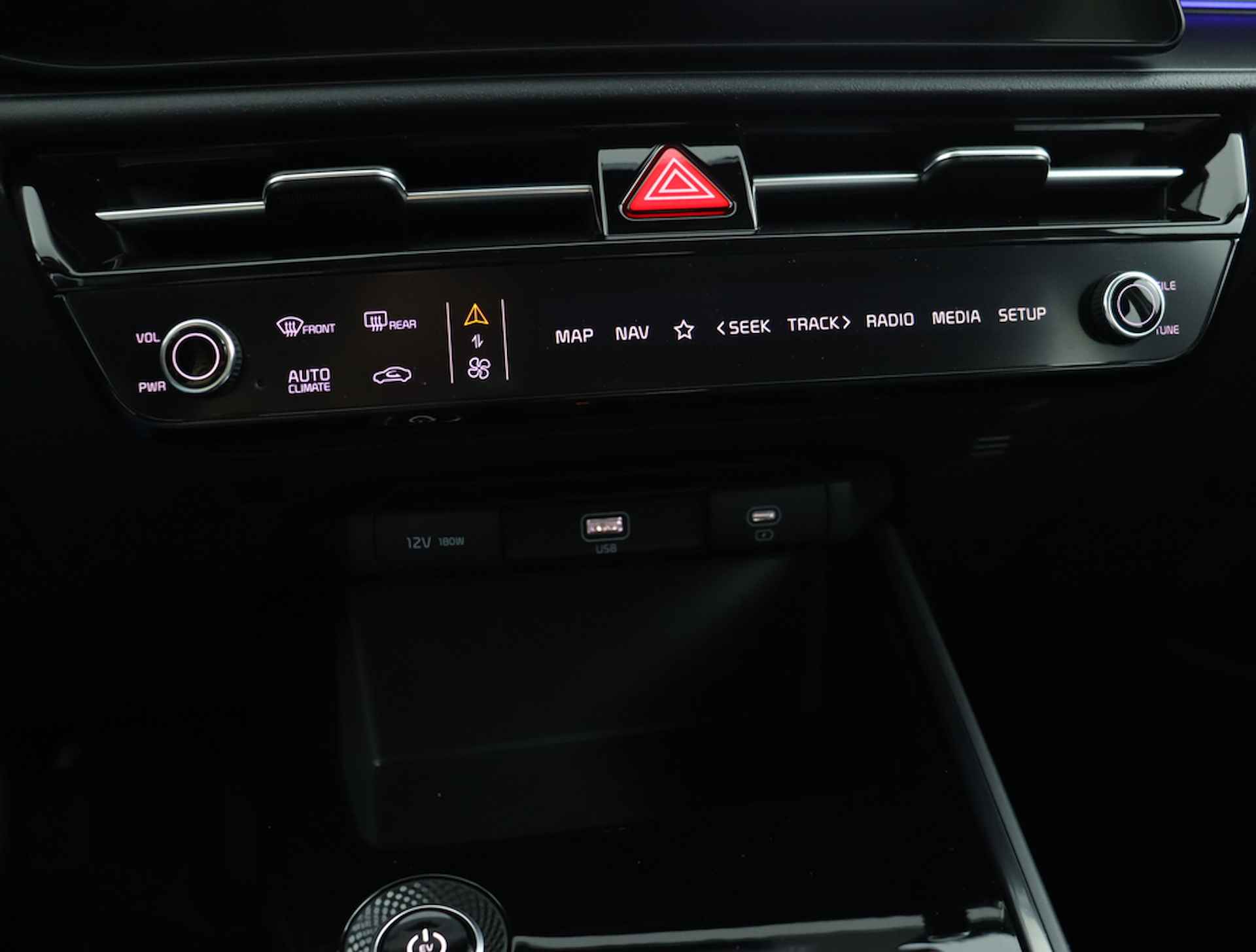 Kia Niro EV DynamicLine 64.8 kWh - Rijdende Demo - Navigatie - Camera - Parkeersensoren - €2000 subsidie beschikbaar - Fabrieksgarantie tot 07-2029 - 27/56