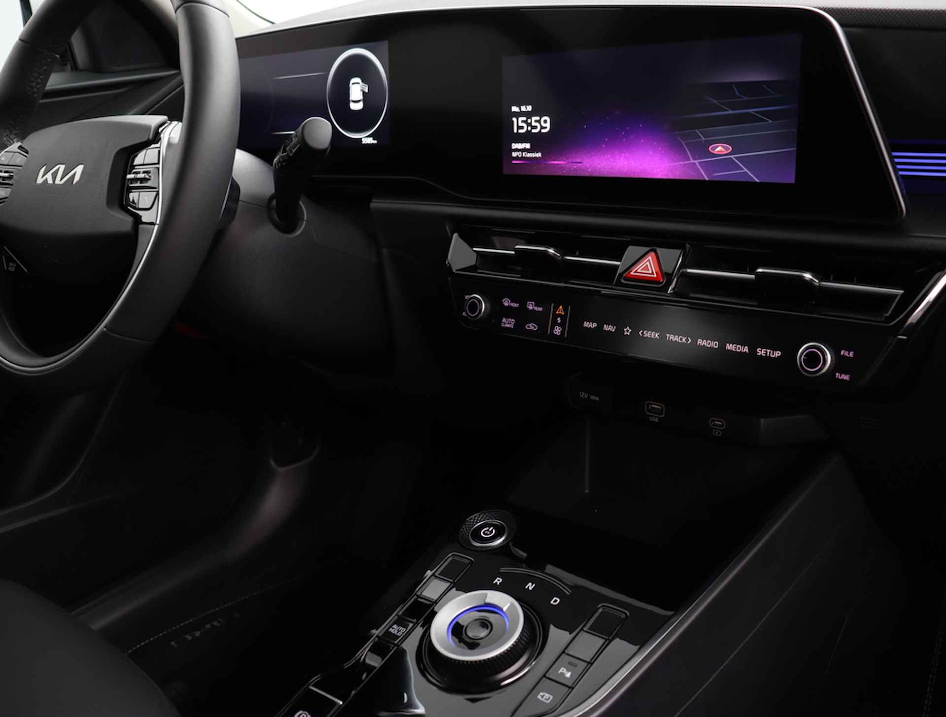 Kia Niro EV DynamicLine 64.8 kWh - Rijdende Demo - Navigatie - Camera - Parkeersensoren - €2000 subsidie beschikbaar - Fabrieksgarantie tot 07-2029 - 32/56