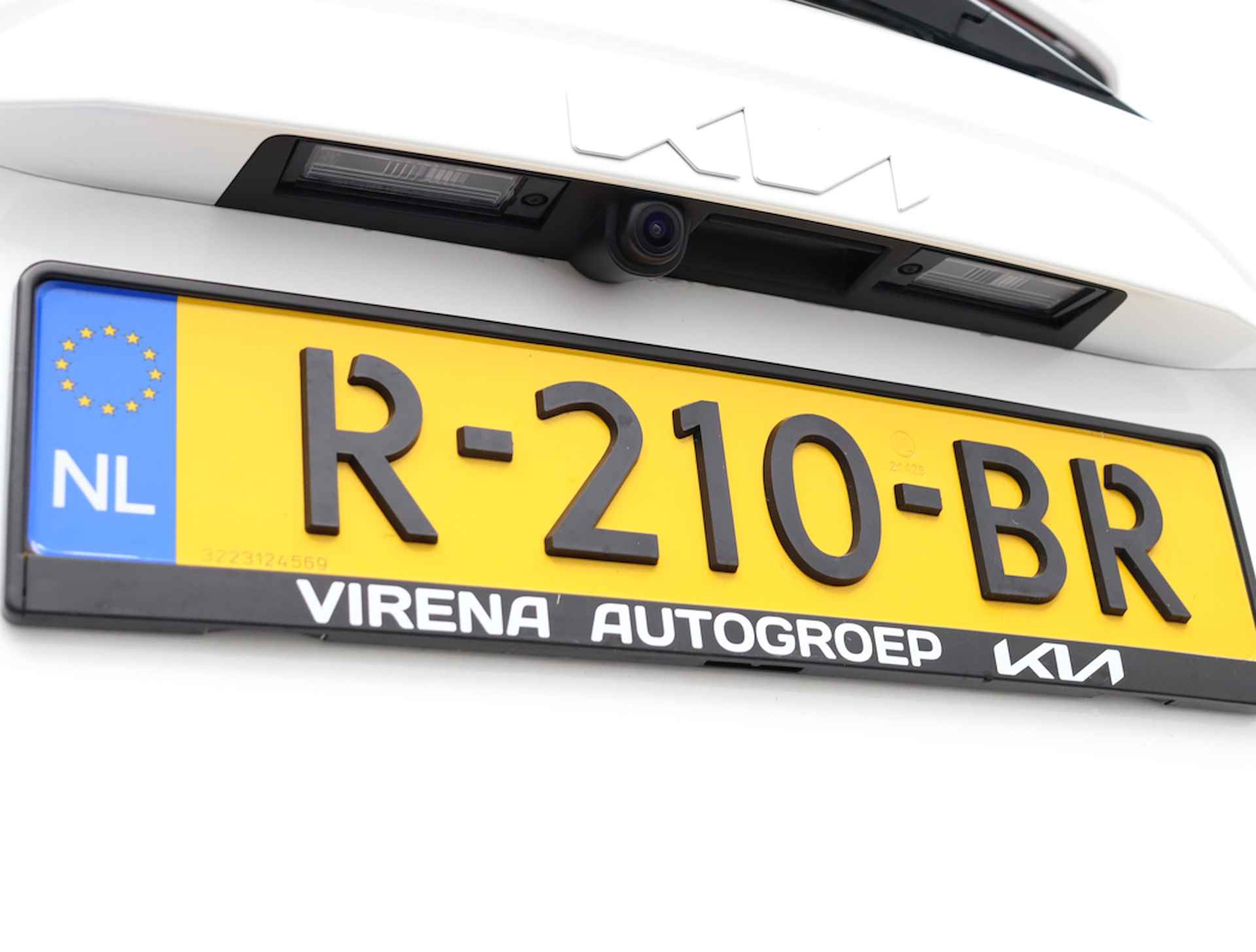 Kia Niro EV DynamicLine 64.8 kWh - Rijdende Demo - Navigatie - Camera - Parkeersensoren - €2000 subsidie beschikbaar - Fabrieksgarantie tot 07-2029 - 35/56