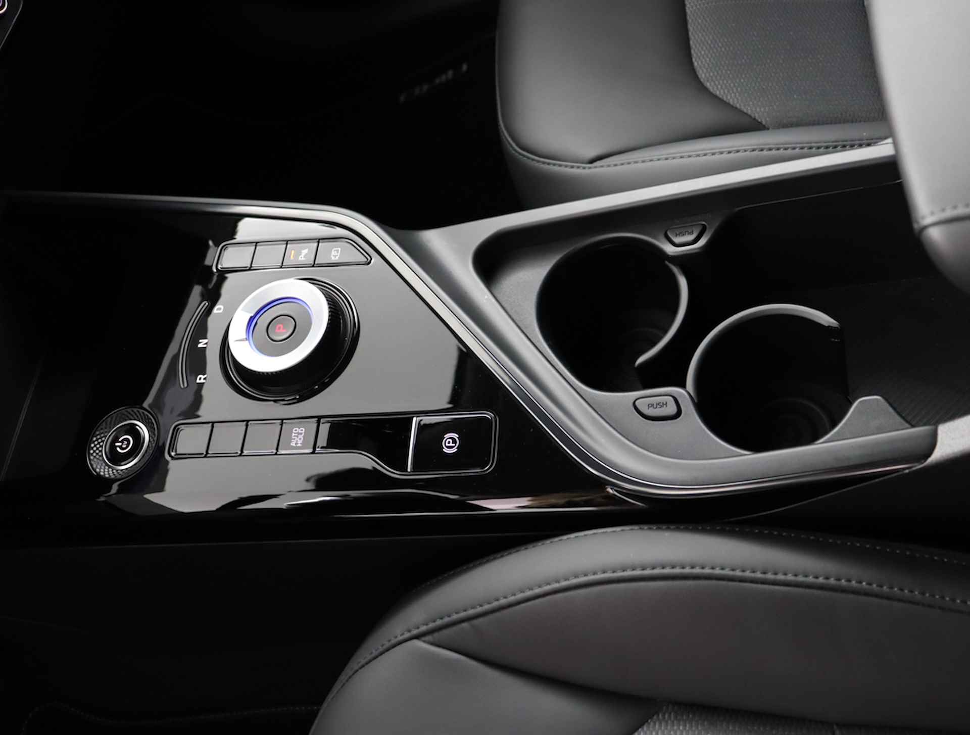 Kia Niro EV DynamicLine 64.8 kWh - Rijdende Demo - Navigatie - Camera - Parkeersensoren - €2000 subsidie beschikbaar - Fabrieksgarantie tot 07-2029 - 50/56