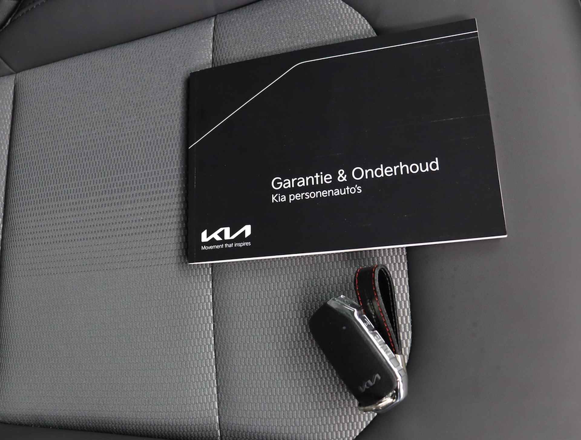 Kia Niro EV DynamicLine 64.8 kWh - Rijdende Demo - Navigatie - Camera - Parkeersensoren - €2000 subsidie beschikbaar - Fabrieksgarantie tot 07-2029 - 51/56