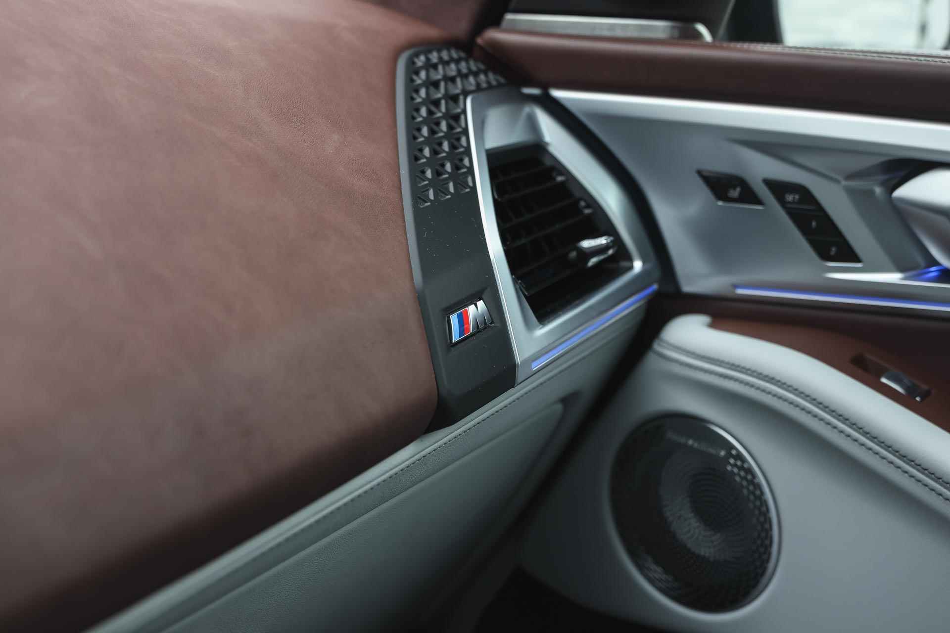 BMW XM PHEV High Executive 30 kWh / Adaptief M Onderstel Professional / Trekhaak / Bowers & Wilkins / Massagefunctie / M Multifunctionele stoelen / Parking Assistant Plus / Soft-Close - 38/49