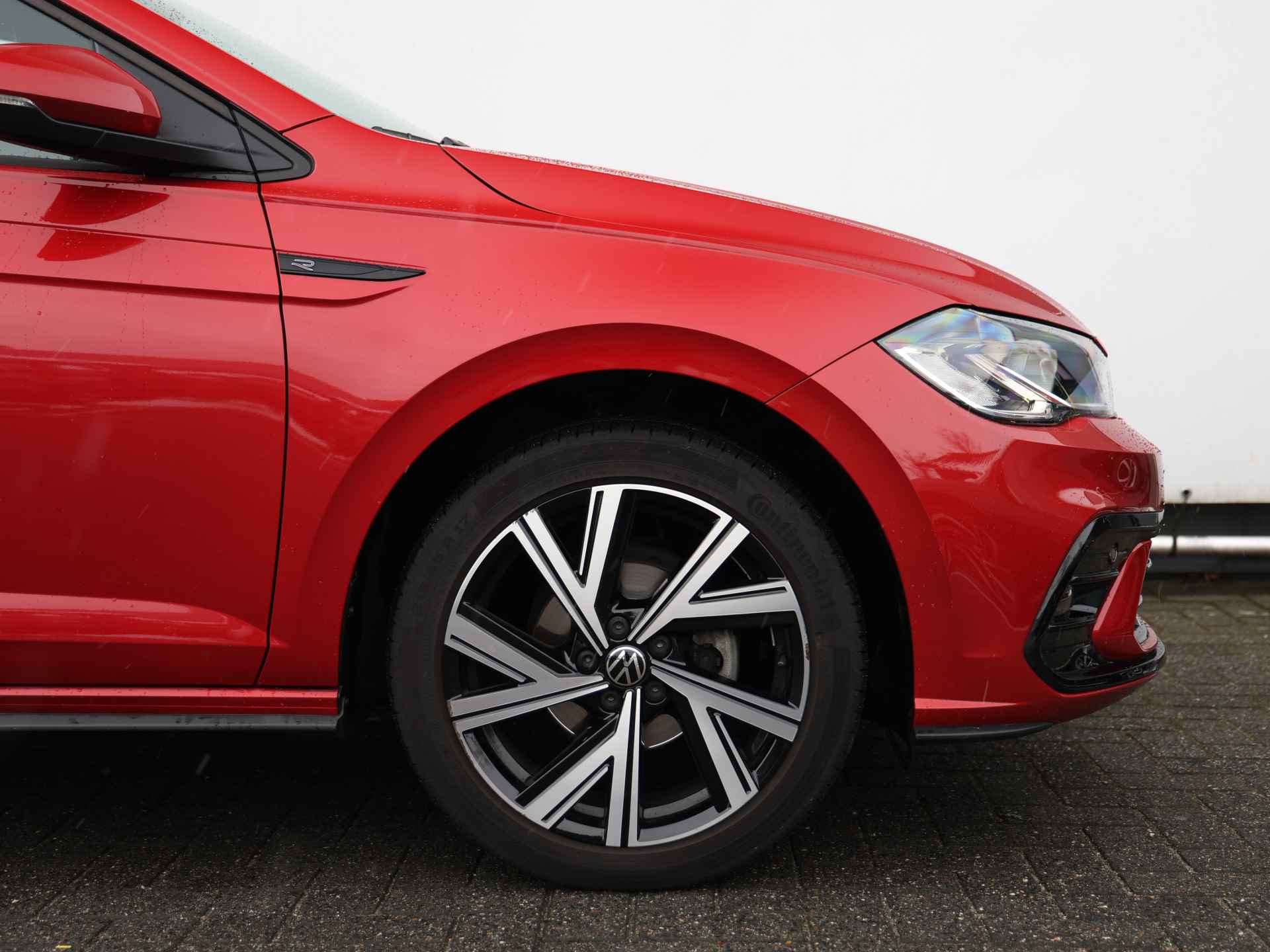 Volkswagen Polo 1.0 TSI R-Line 95pk | LED | Navigatie | 17" Bergamo | Climate control | Cruise control - 16/28