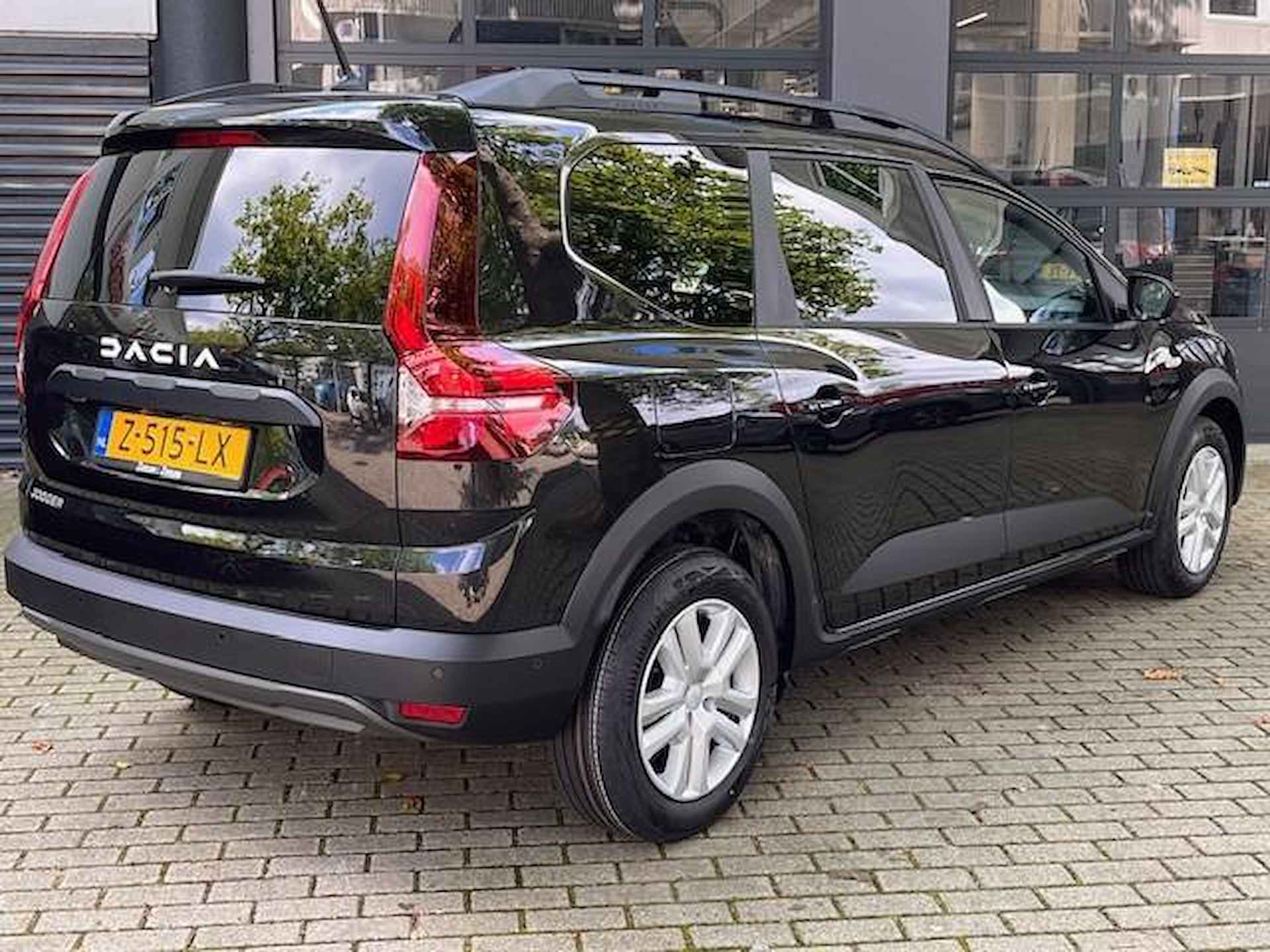 Dacia Jogger 1.0 TCe 100 Bi-Fuel Expression 7p. AUTO STAAT IN SHOWROOM, INFORMEER NAAR ACTUELE KILOMETERSTAND - 3/26