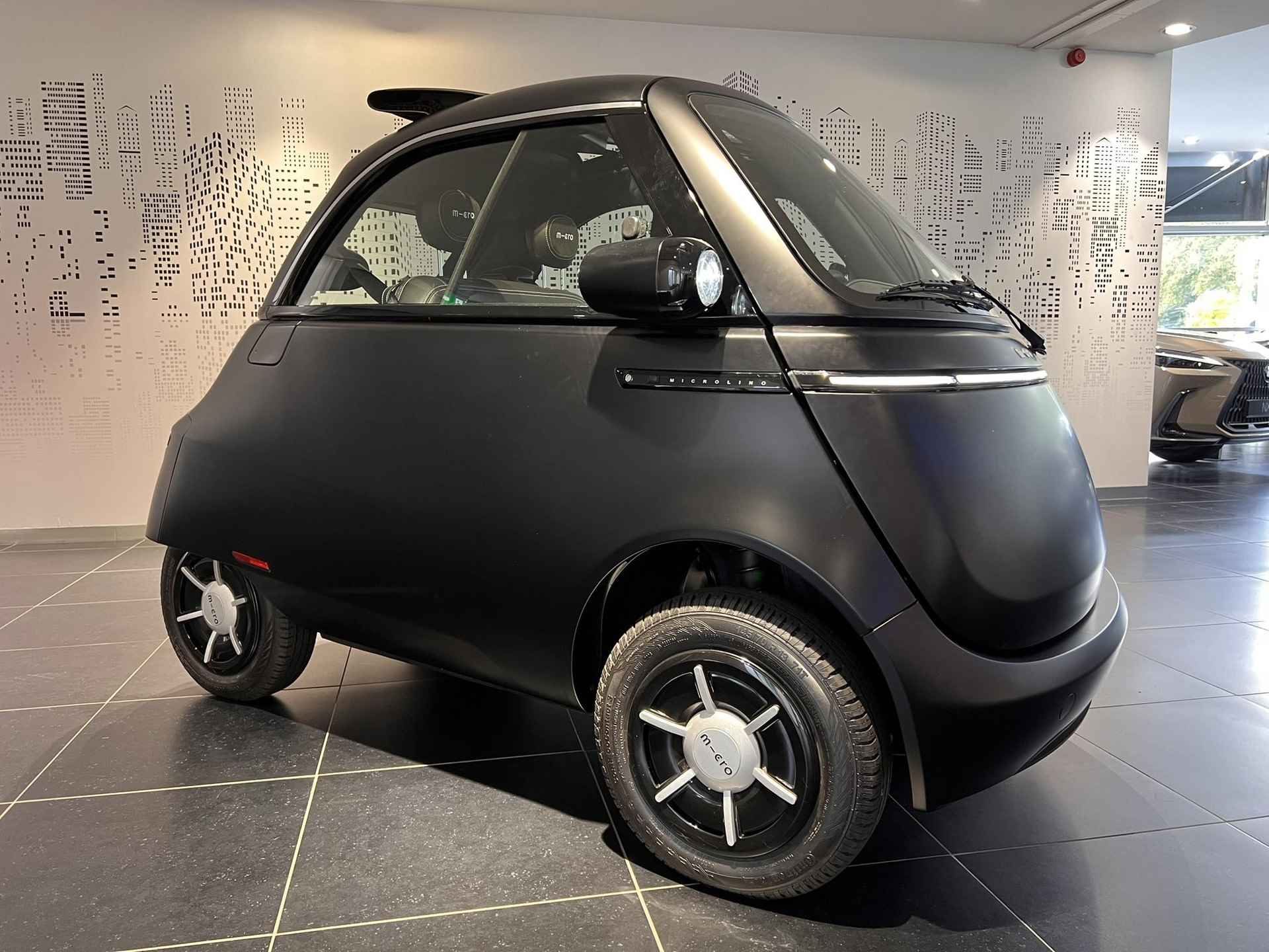 Microlino Competizione 10.5 kWh Competizione 100% ELEKTRISCH UNIEK EYECATCHER ZONNEDAK 177KM WLTP PREMIUM INTERIOR PACK - 9/24