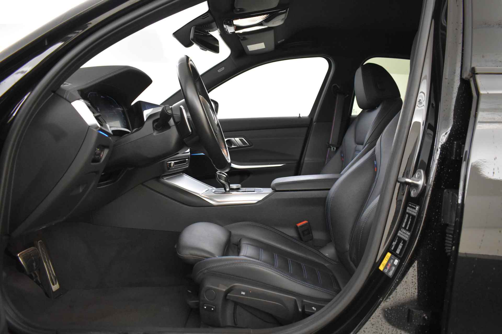 BMW 3-serie 330e High Executive M Sport Automaat / Sportstoelen / LED / Parking Assistant / Head-Up / Stoelverwarming / Live Cockpit Professional / Leder - 13/53