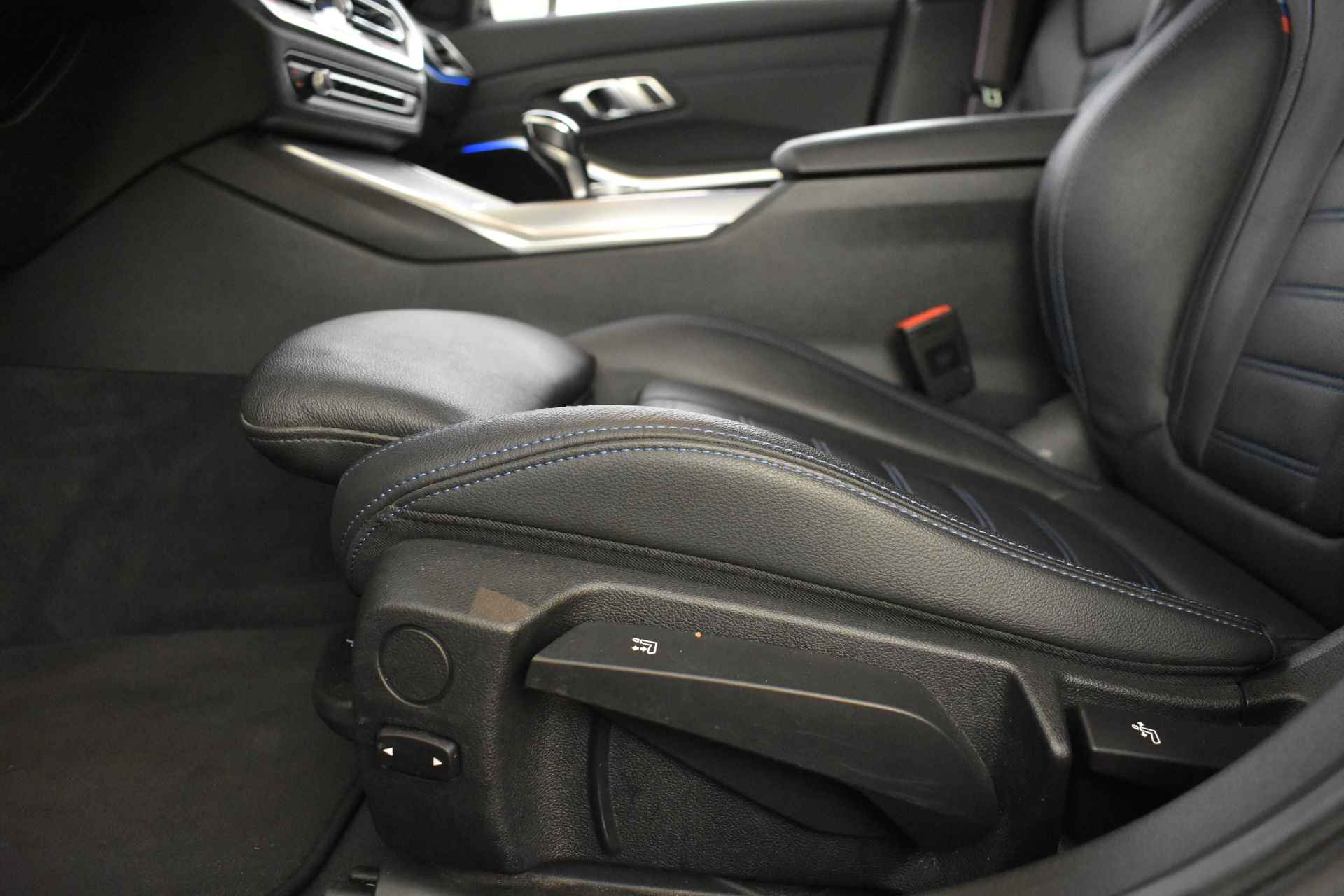BMW 3-serie 330e High Executive M Sport Automaat / Sportstoelen / LED / Parking Assistant / Head-Up / Stoelverwarming / Live Cockpit Professional / Leder - 16/53