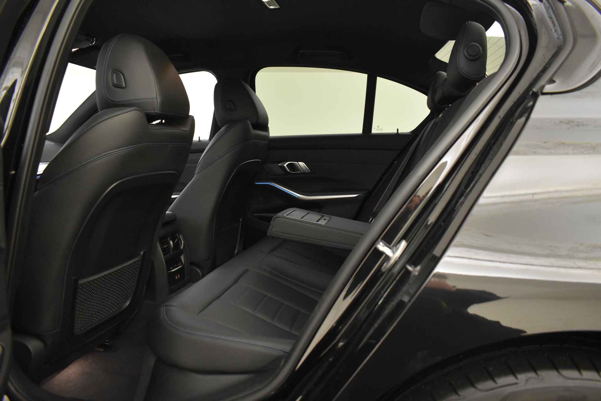BMW 3-serie 330e High Executive M Sport Automaat / Sportstoelen / LED / Parking Assistant / Head-Up / Stoelverwarming / Live Cockpit Professional / Leder - 18/53