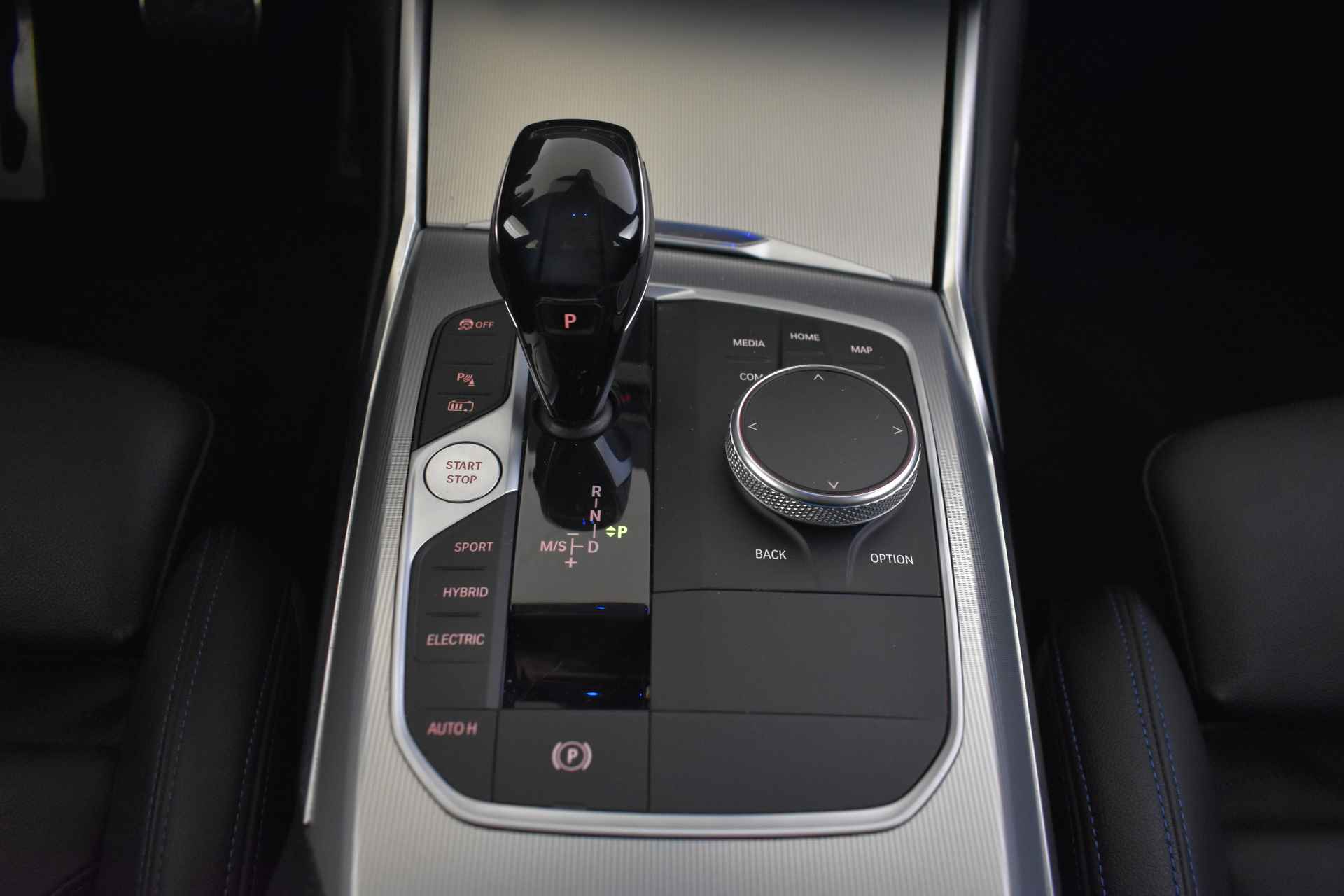BMW 3-serie 330e High Executive M Sport Automaat / Sportstoelen / LED / Parking Assistant / Head-Up / Stoelverwarming / Live Cockpit Professional / Leder - 28/53