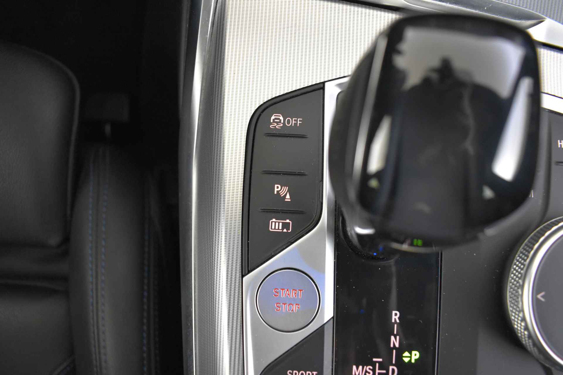BMW 3-serie 330e High Executive M Sport Automaat / Sportstoelen / LED / Parking Assistant / Head-Up / Stoelverwarming / Live Cockpit Professional / Leder - 30/53