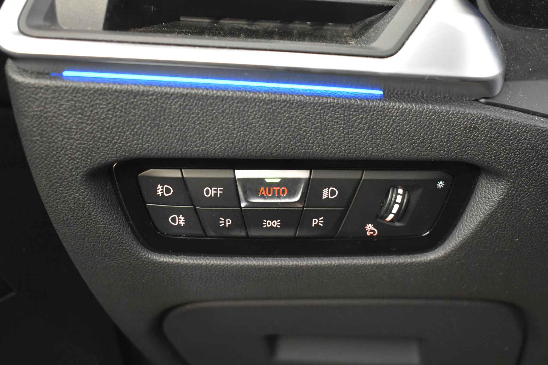 BMW 3-serie 330e High Executive M Sport Automaat / Sportstoelen / LED / Parking Assistant / Head-Up / Stoelverwarming / Live Cockpit Professional / Leder - 35/53