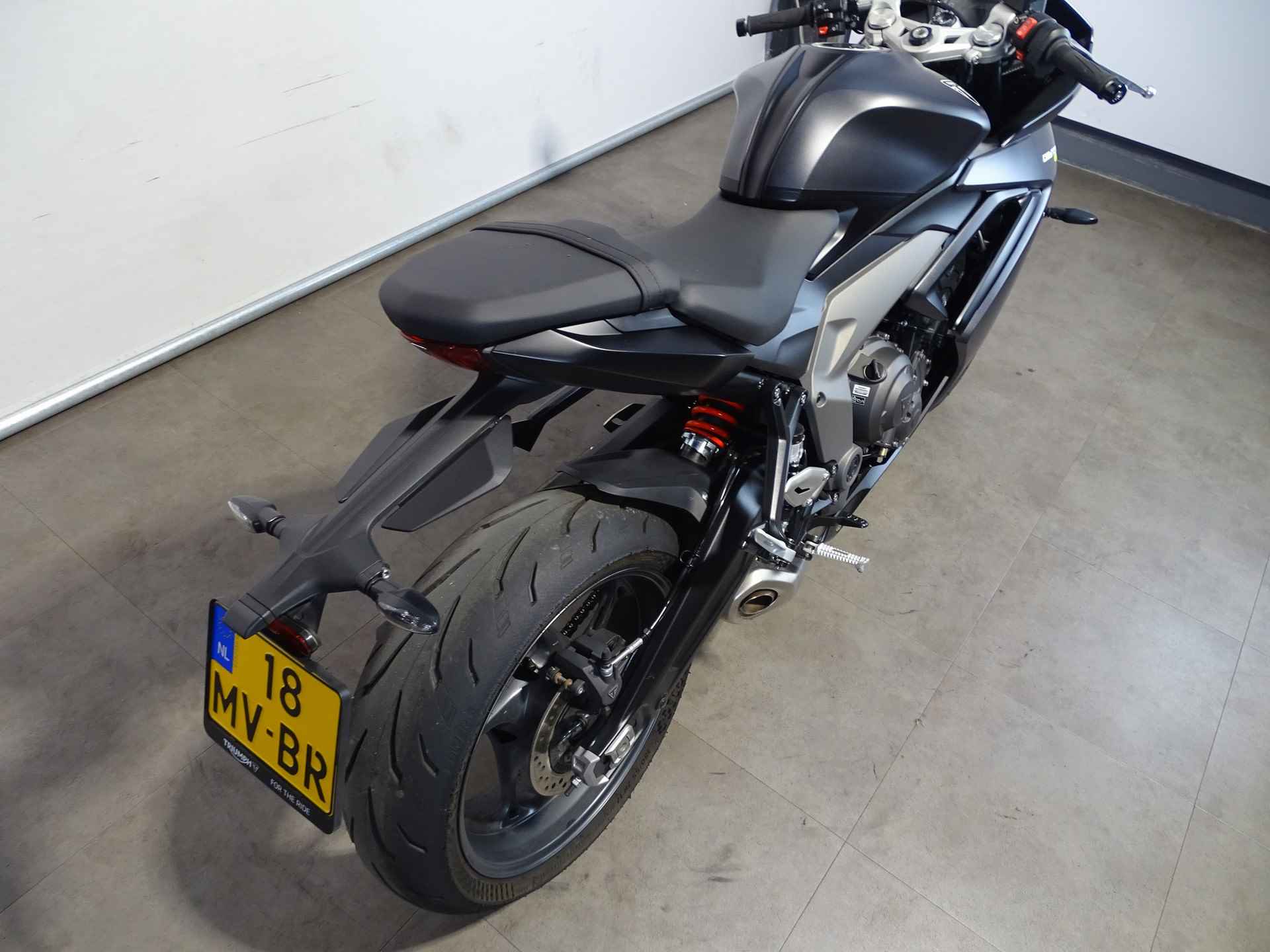 Triumph DAYTONA 660 - 3/9