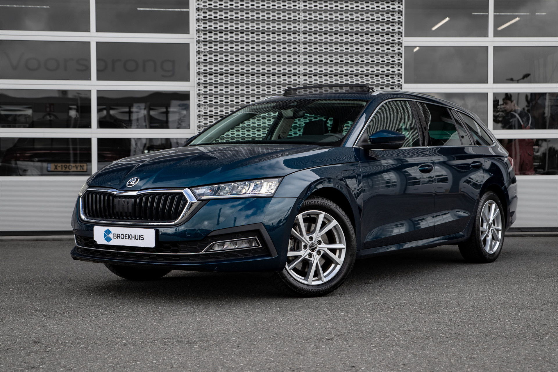 Škoda Octavia Combi Business Edition Plus 1.4TSI 204pk PHEV | Panoramadak | Lederen bekleding | 18" | Head-up |