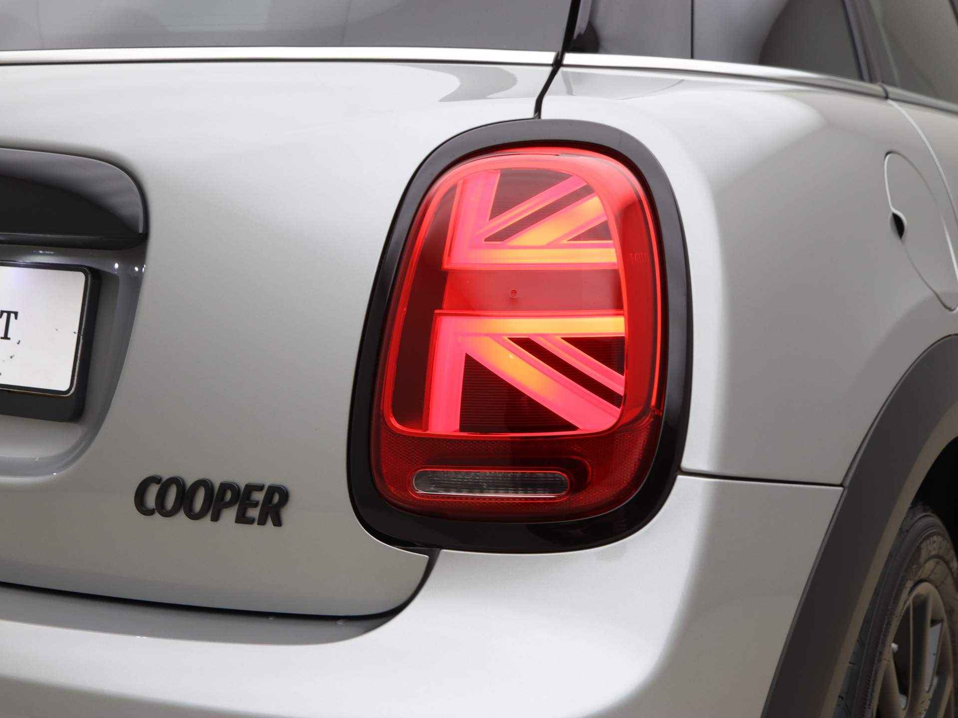 MINI 5-deurs Cooper Camden Edition Aut. - 21/24