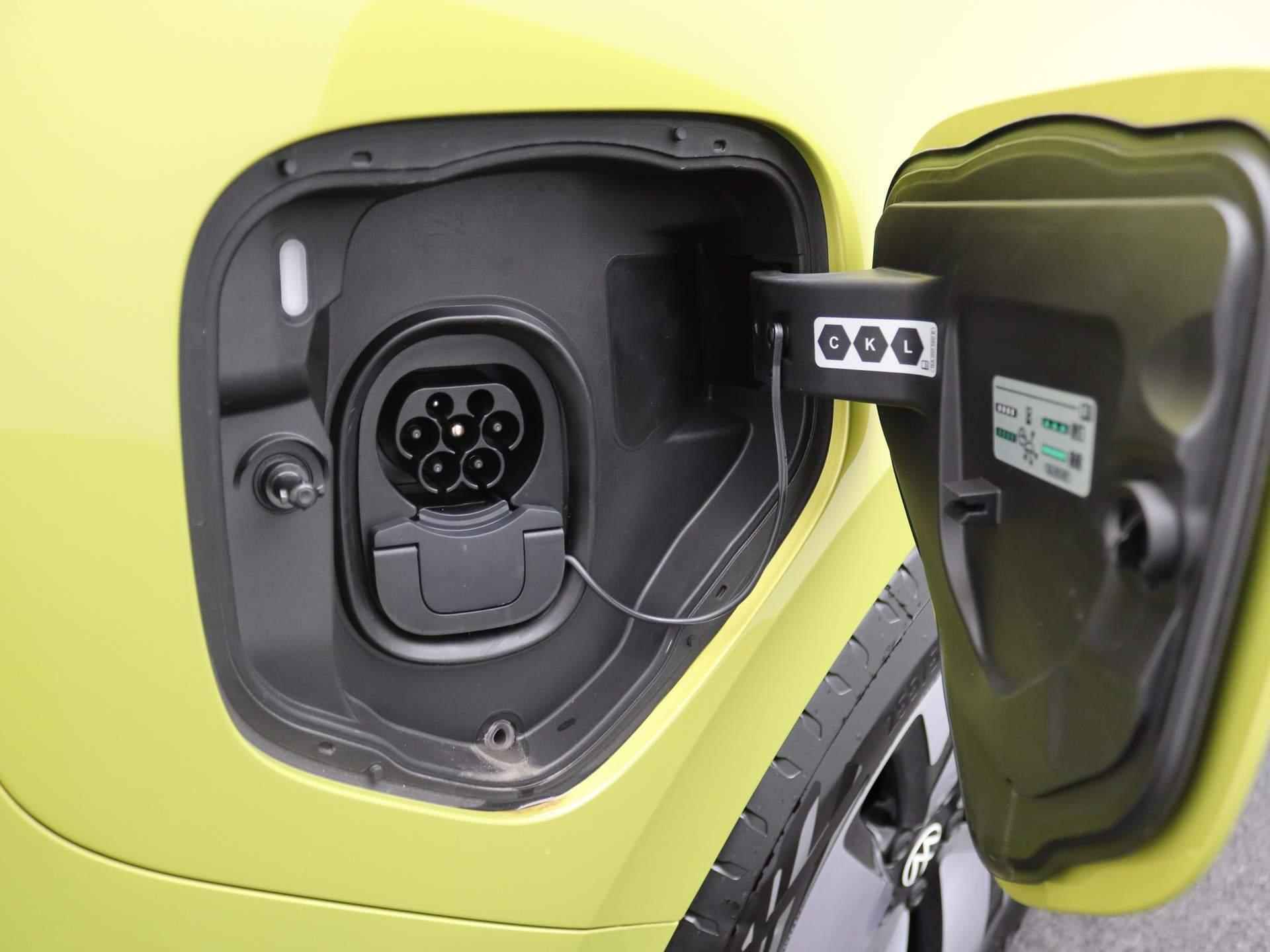 Volkswagen ID. Buzz Pro Advantage 77kWh 204PK Trekhaak, Matrix-LED, winterpakket Plus, easy open, keyless, elek. stoelen, alarm, 19'' lichtmetaal - 46/49