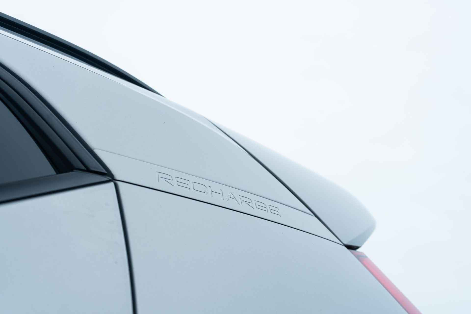 Volvo XC40 Single Motor Extended Range Plus | UIT VOORRAAD LEVERBAAR | Google | Adaptieve Cruise | Warmtepomp | Getint Glas | Stoel-/Stuurverwarming | Elek. Achterklep | 19" LM - 19/22