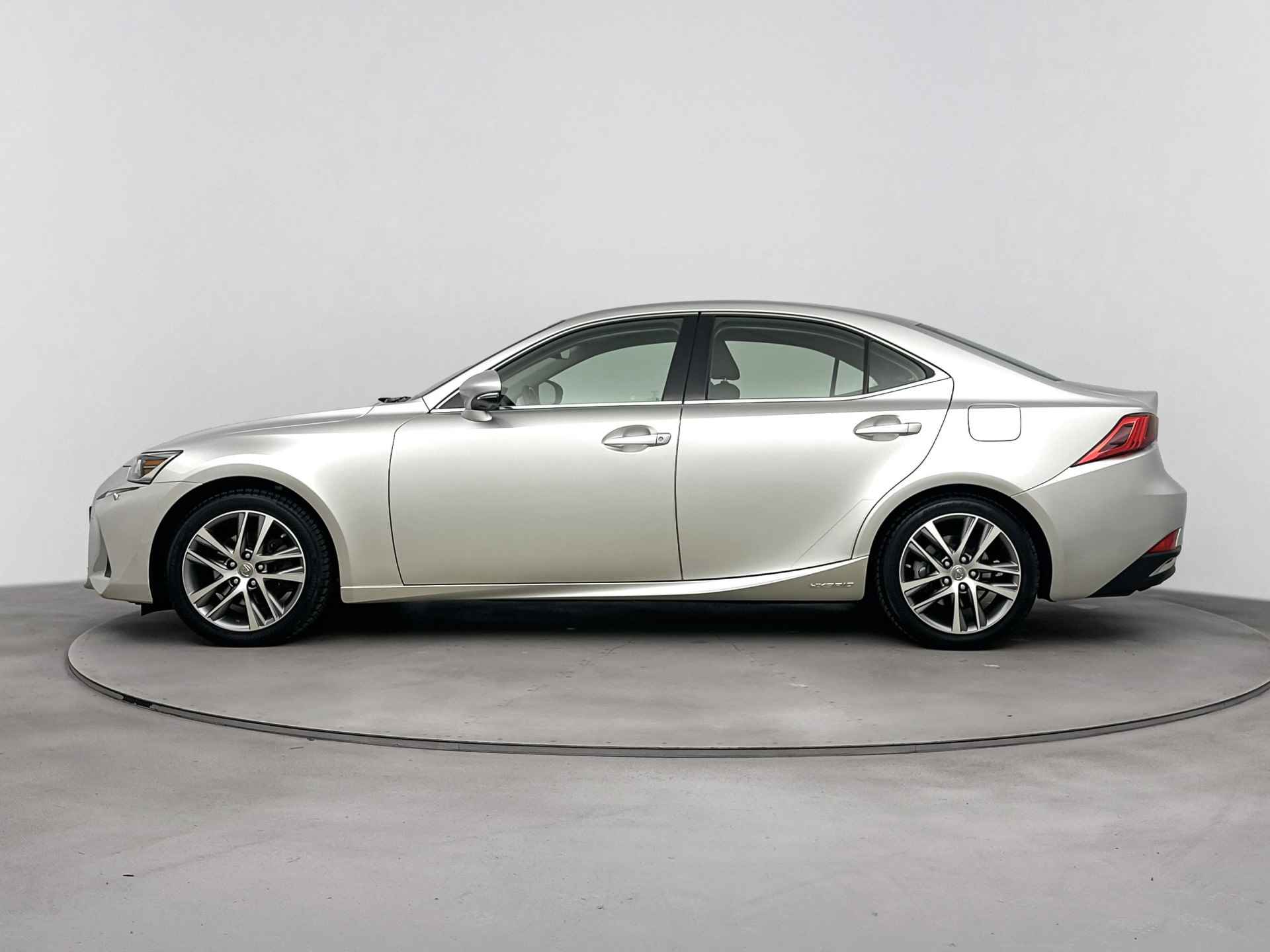 Lexus IS 300h Hybrid Business Line | Adaptieve cruise control | Navigatie | Stoelverwarming | Ruitenwisser Ontdooier | - 4/40