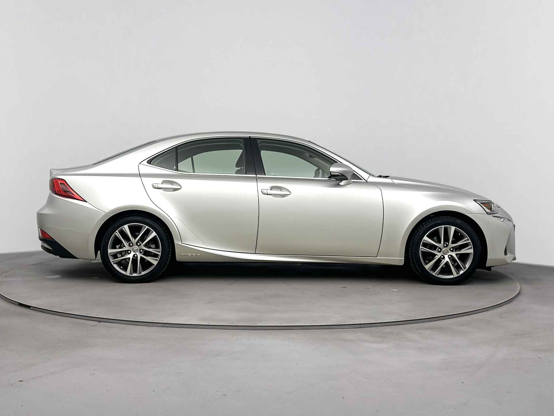 Lexus IS 300h Hybrid Business Line | Adaptieve cruise control | Navigatie | Stoelverwarming | Ruitenwisser Ontdooier | - 15/40