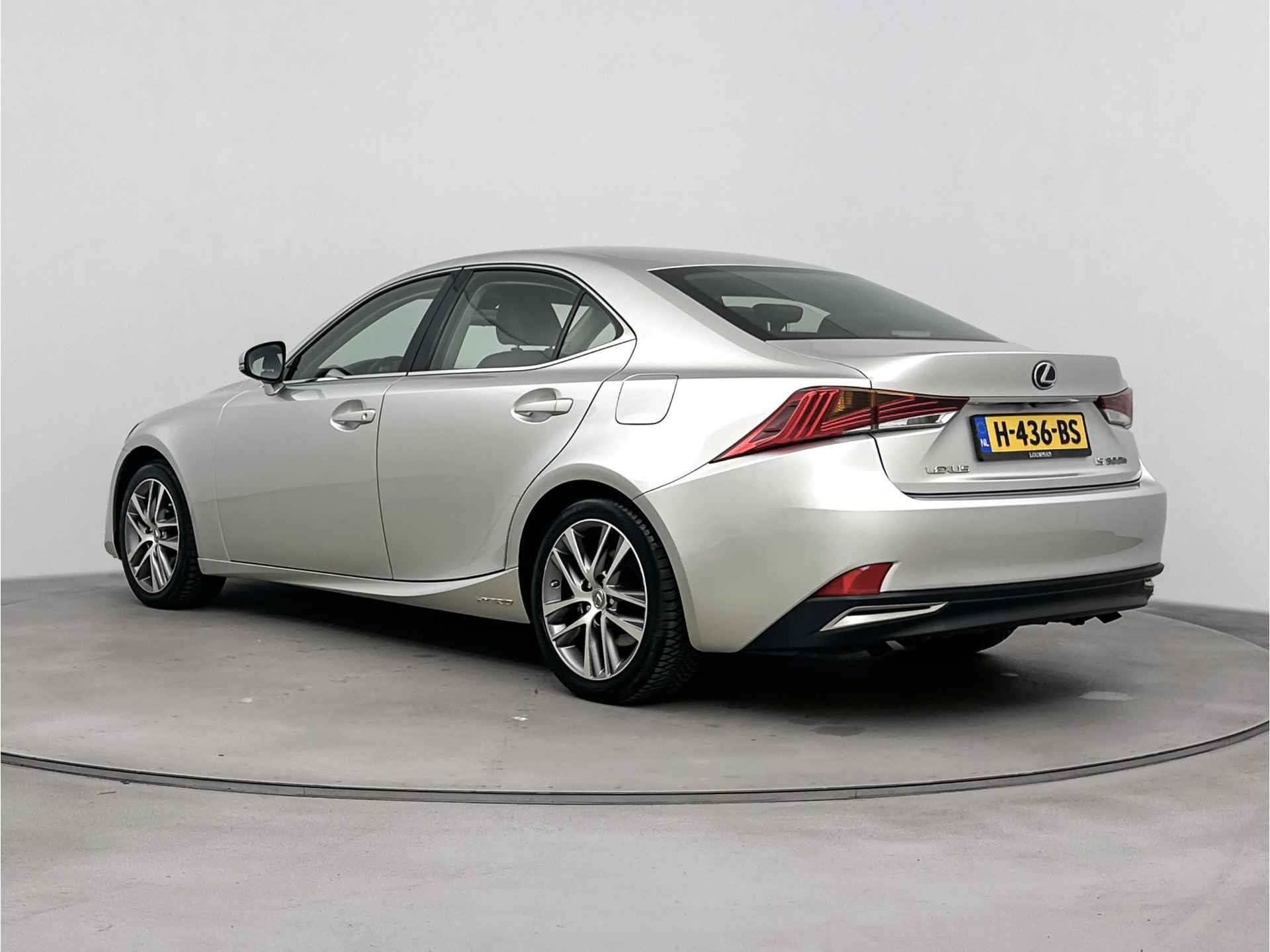 Lexus IS 300h Hybrid Business Line | Adaptieve cruise control | Navigatie | Stoelverwarming | Ruitenwisser Ontdooier | - 16/40