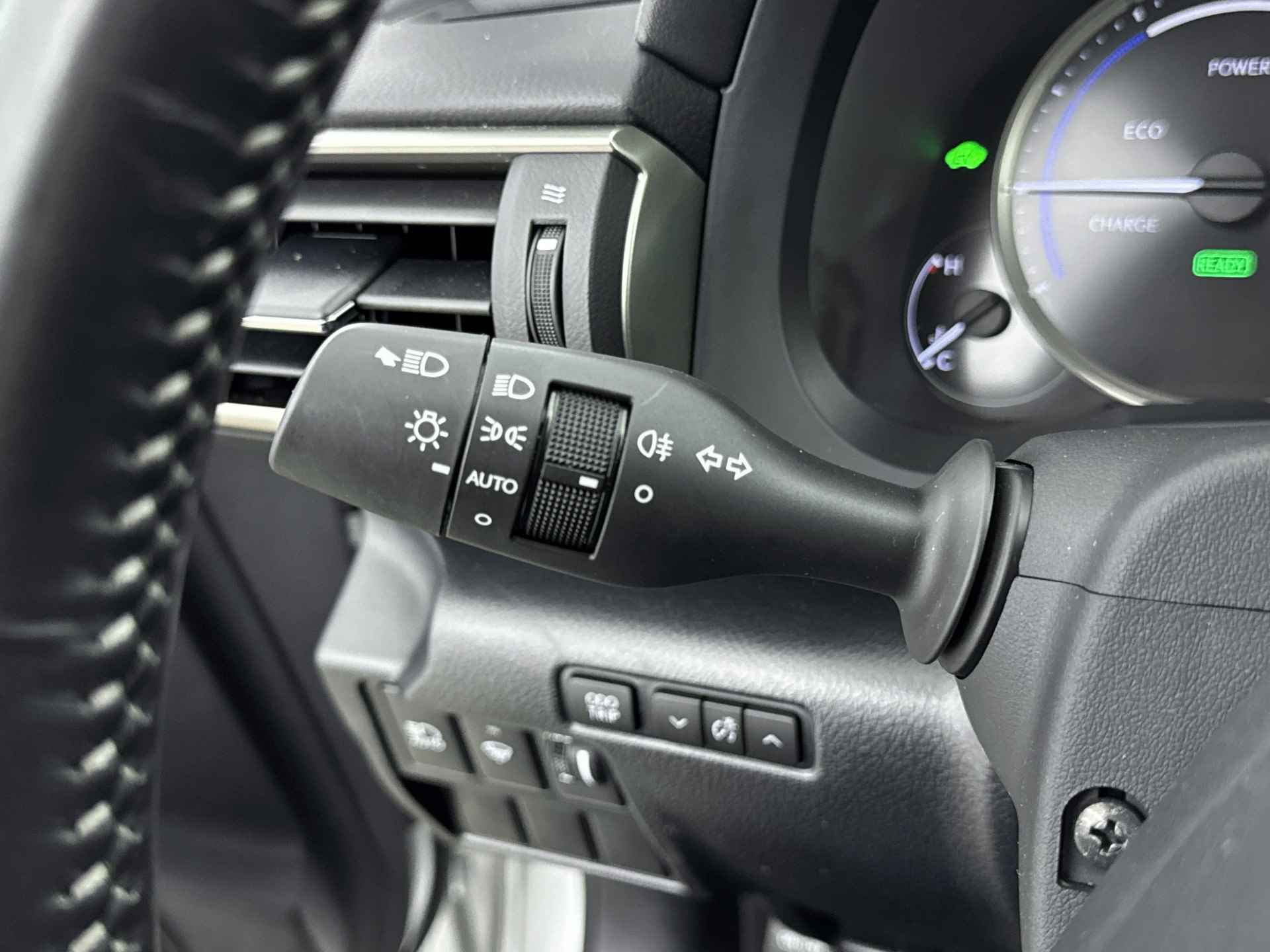 Lexus IS 300h Hybrid Business Line | Adaptieve cruise control | Navigatie | Stoelverwarming | Ruitenwisser Ontdooier | - 23/40