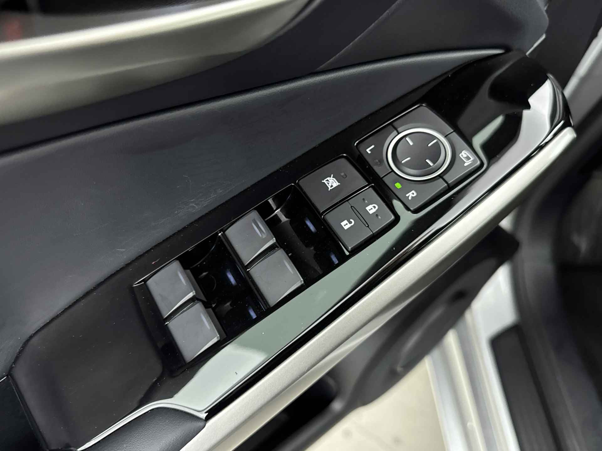 Lexus IS 300h Hybrid Business Line | Adaptieve cruise control | Navigatie | Stoelverwarming | Ruitenwisser Ontdooier | - 32/40