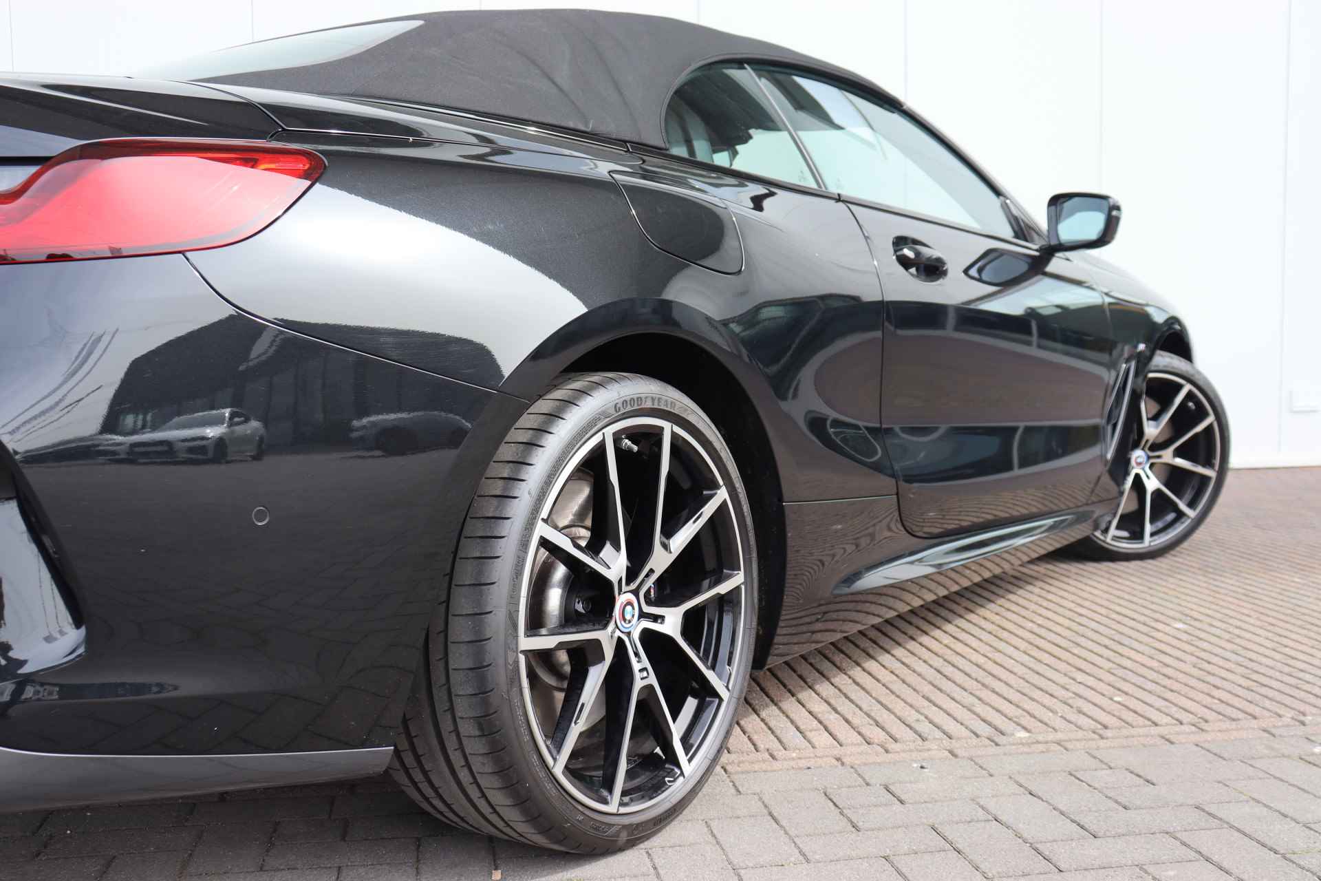 BMW 8 Serie Cabrio 840i High Executive M-Sportpakket / Active Steering / Air Collar / Co-Pilot Pack / Comfort Access / 20'' - 26/29