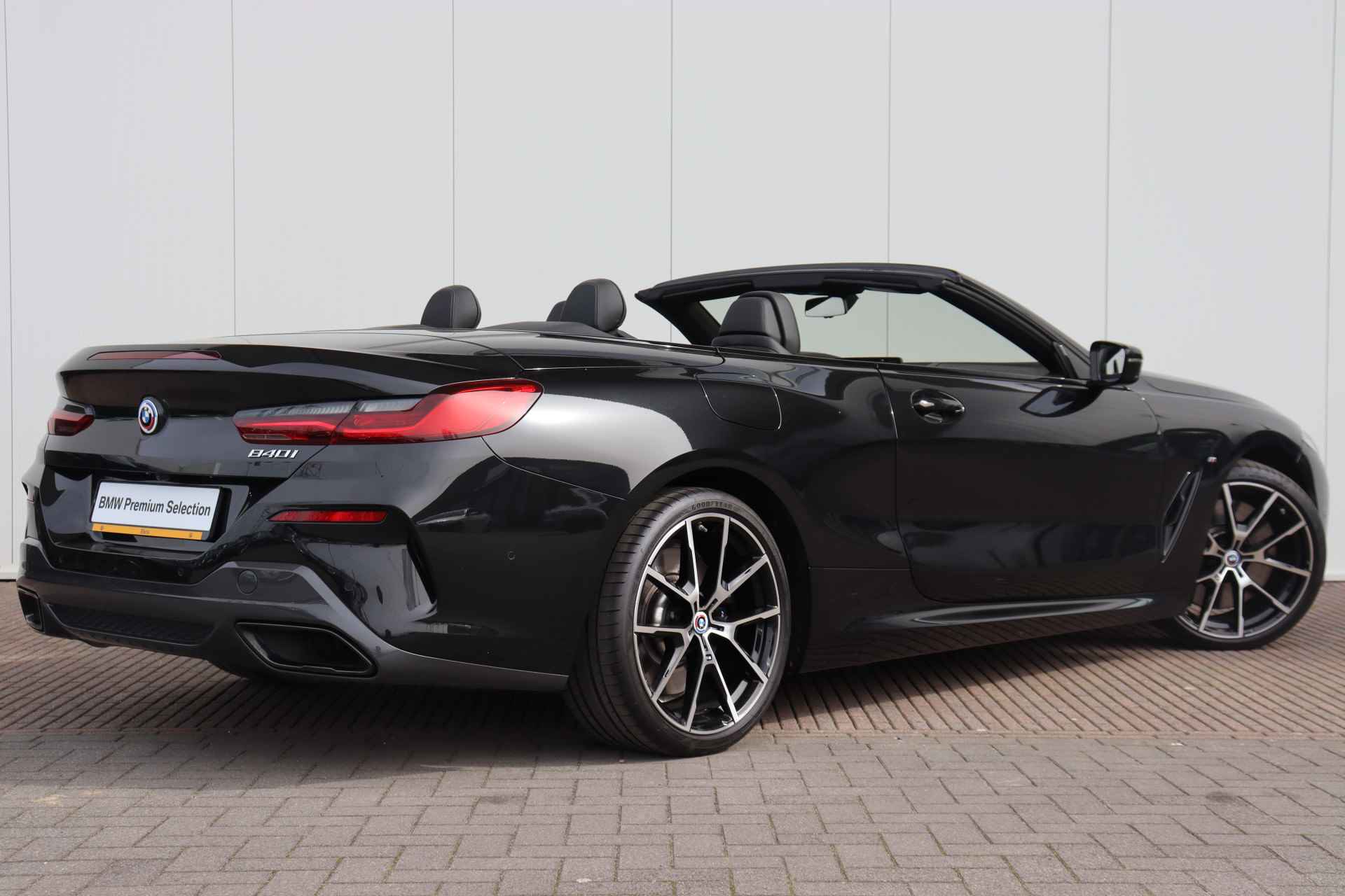 BMW 8 Serie Cabrio 840i High Executive M-Sportpakket / Active Steering / Air Collar / Co-Pilot Pack / Comfort Access / 20'' - 27/29