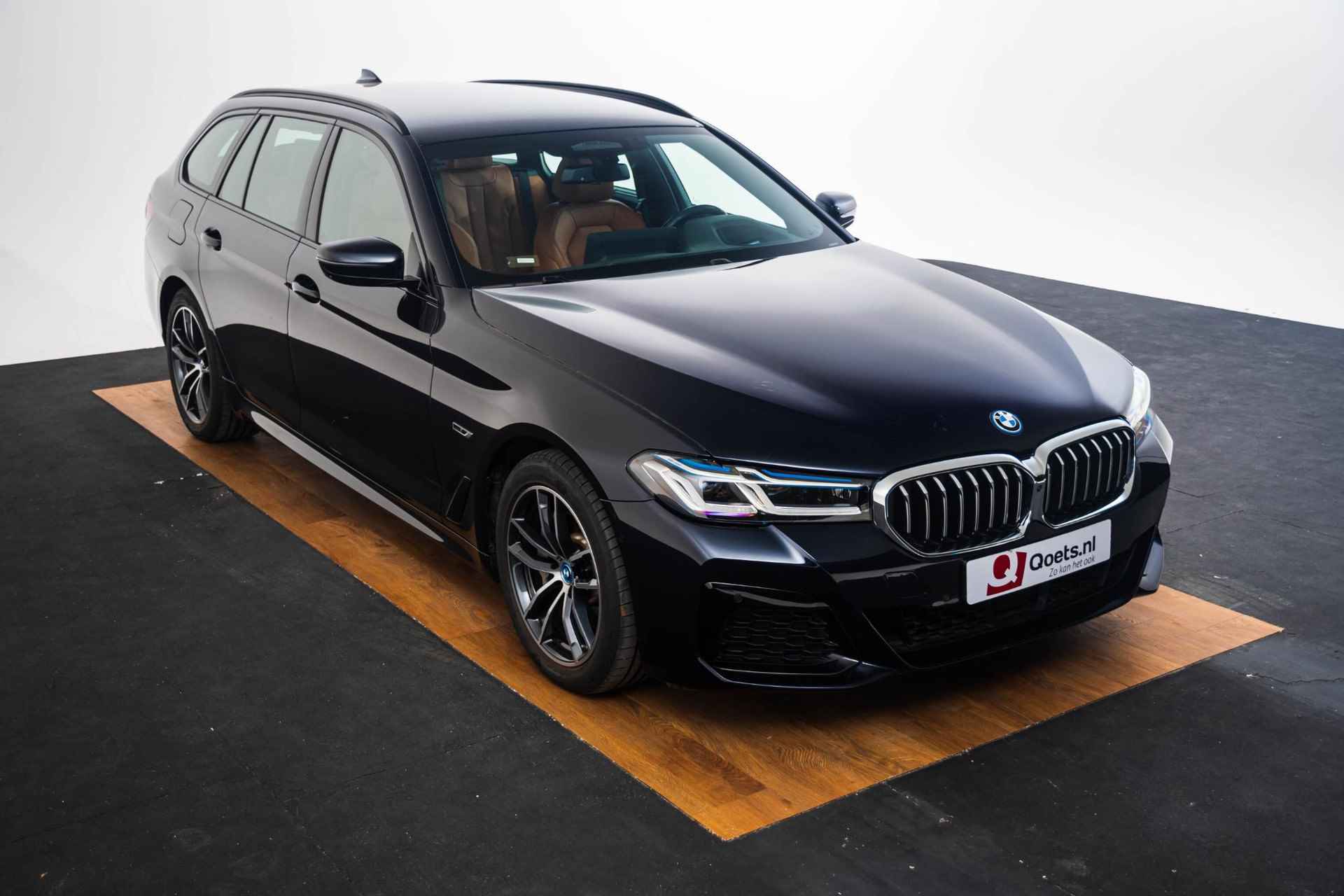 BMW 5-serie Touring 530e xDrive Business Edition Plus M sport - Comfort Access - Parking/Driving Assistant Plus - Head up - Elektrisch verwarmde voorstoelen - High Beam Assistant - 4-Zone Airconditioning - - 43/79