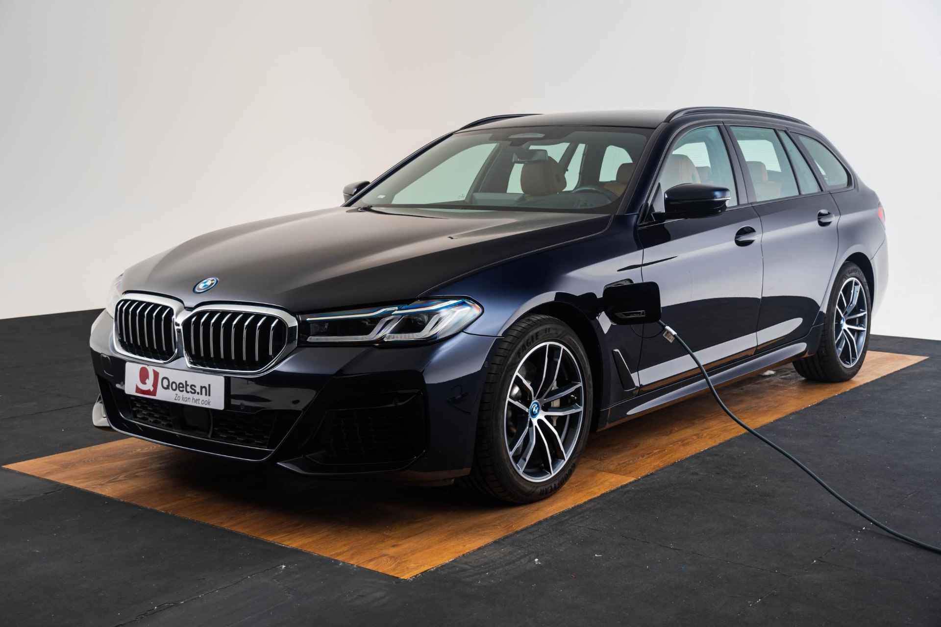 BMW 5-serie Touring 530e xDrive Business Edition Plus M sport - Comfort Access - Parking/Driving Assistant Plus - Head up - Elektrisch verwarmde voorstoelen - High Beam Assistant - 4-Zone Airconditioning - - 62/79