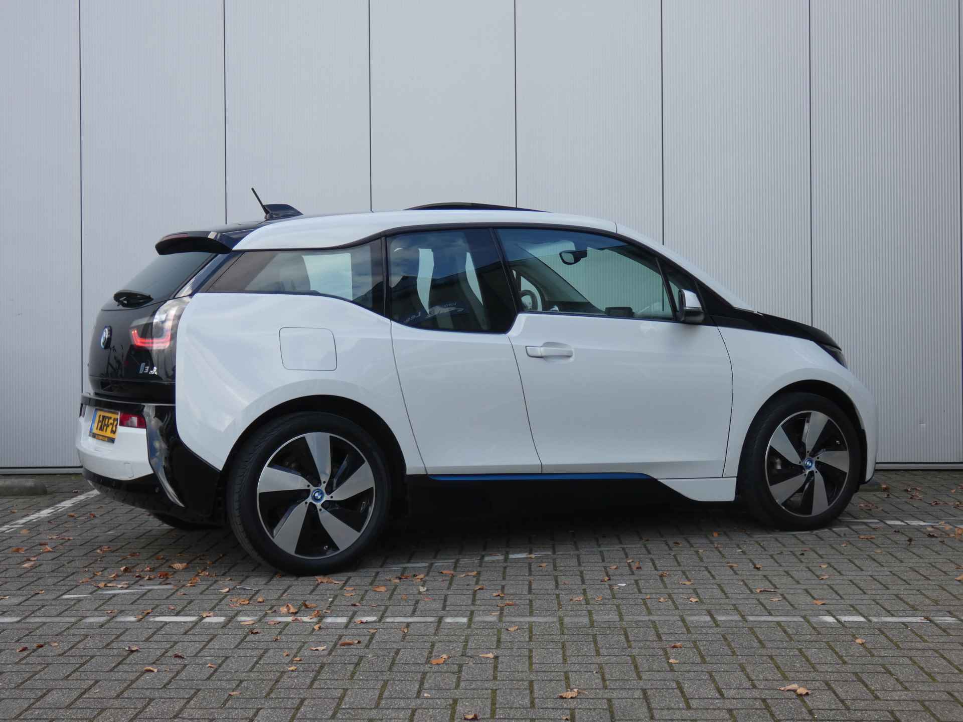 BMW i3 Comfort 22 kWh | Schuif-kanteldak | Stoelverwarming | Navigatie | Org. Nederlands - 5/57