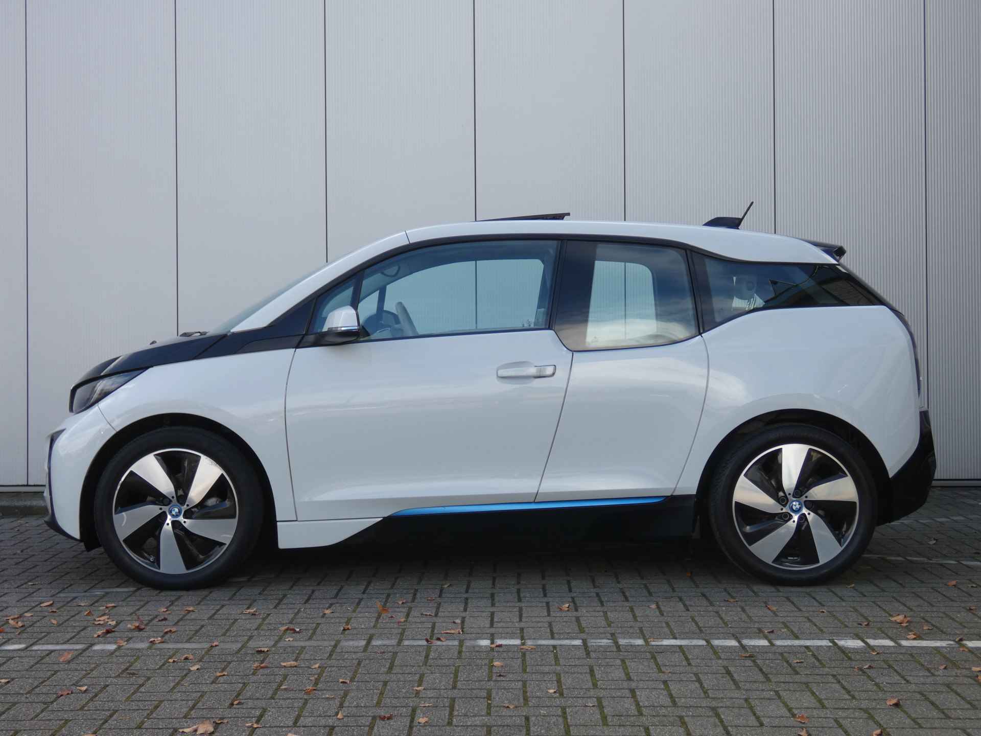 BMW i3 Comfort 22 kWh | Schuif-kanteldak | Stoelverwarming | Navigatie | Org. Nederlands - 18/57