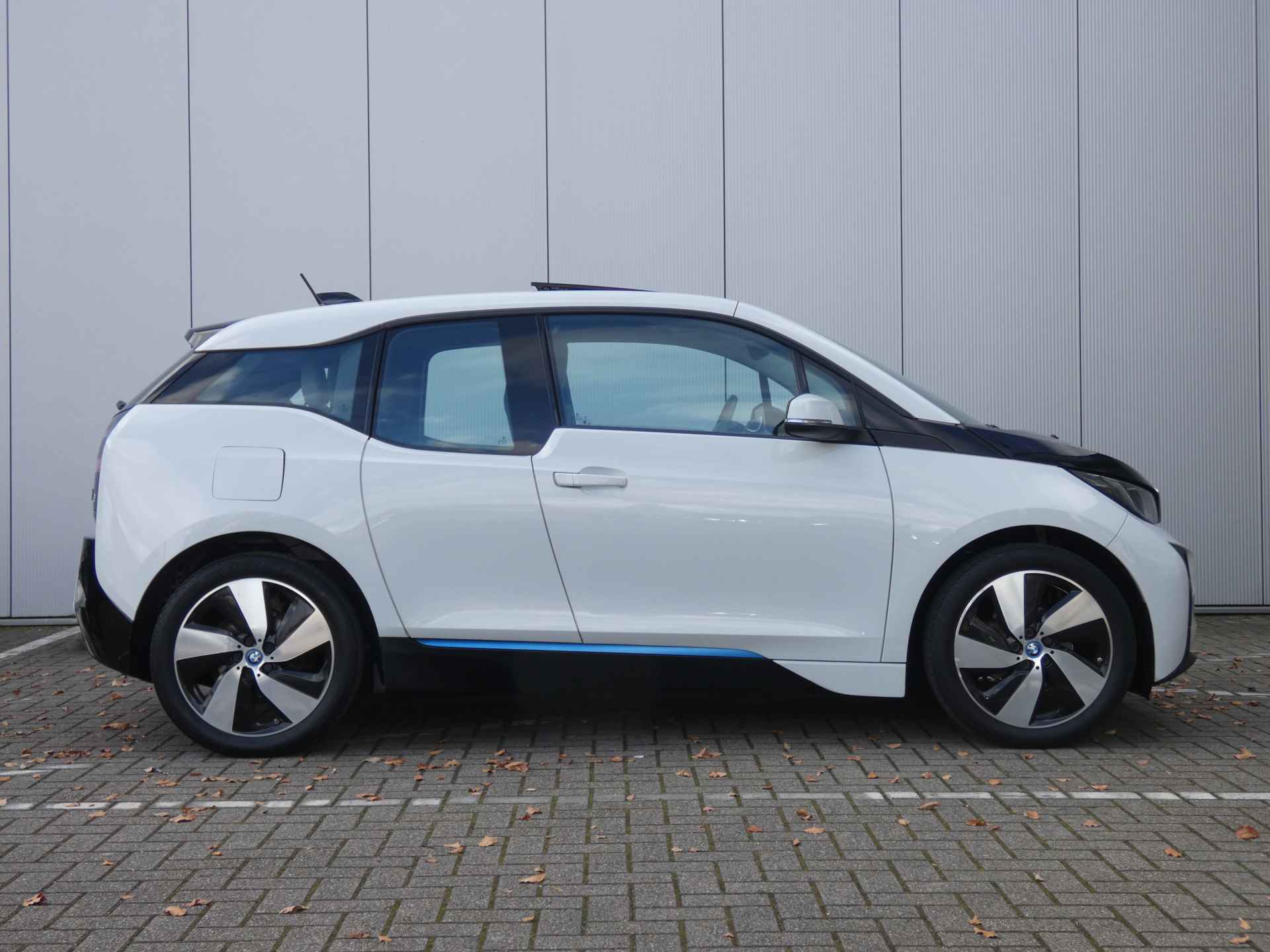 BMW i3 Comfort 22 kWh | Schuif-kanteldak | Stoelverwarming | Navigatie | Org. Nederlands - 19/57