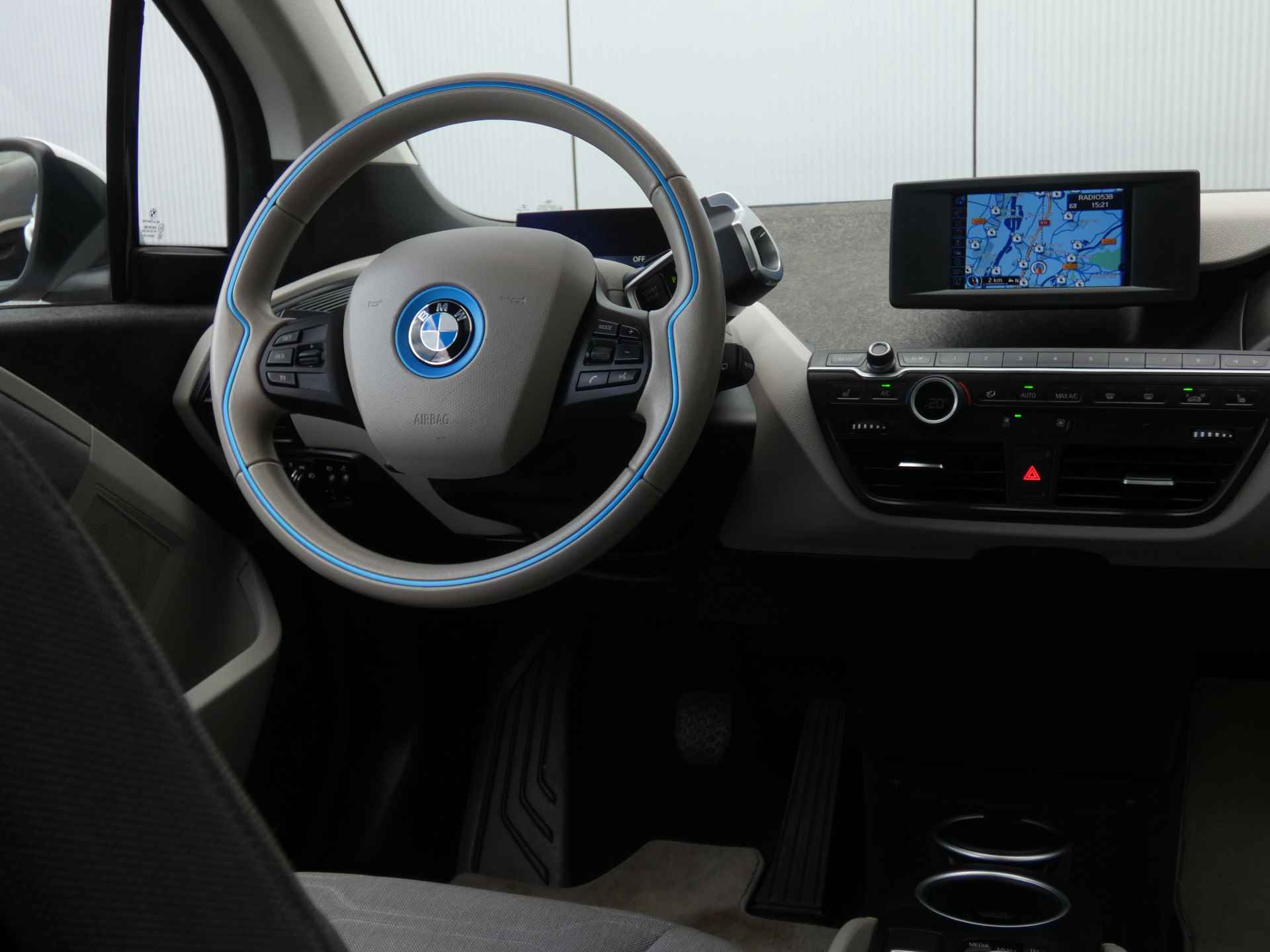 BMW i3 Comfort 22 kWh | Schuif-kanteldak | Stoelverwarming | Navigatie | Org. Nederlands - 20/57