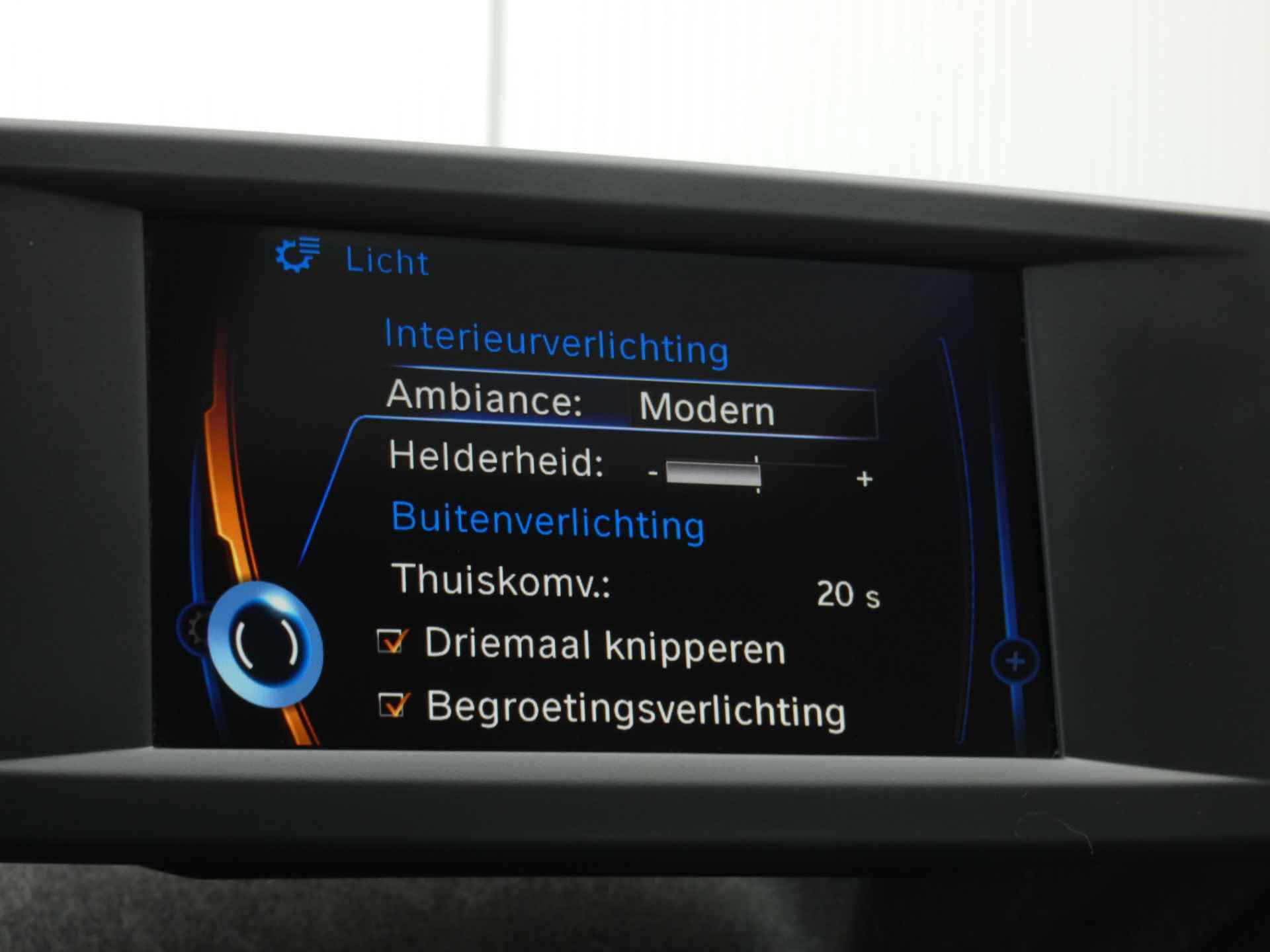 BMW i3 Comfort 22 kWh | Schuif-kanteldak | Stoelverwarming | Navigatie | Org. Nederlands - 41/57
