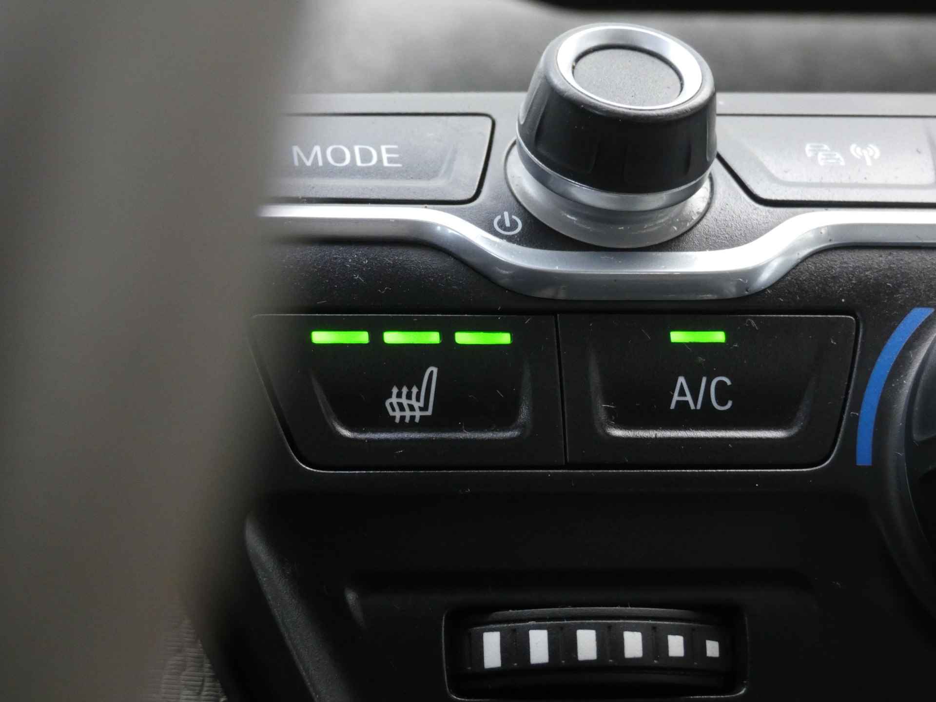 BMW i3 Comfort 22 kWh | Schuif-kanteldak | Stoelverwarming | Navigatie | Org. Nederlands - 46/57