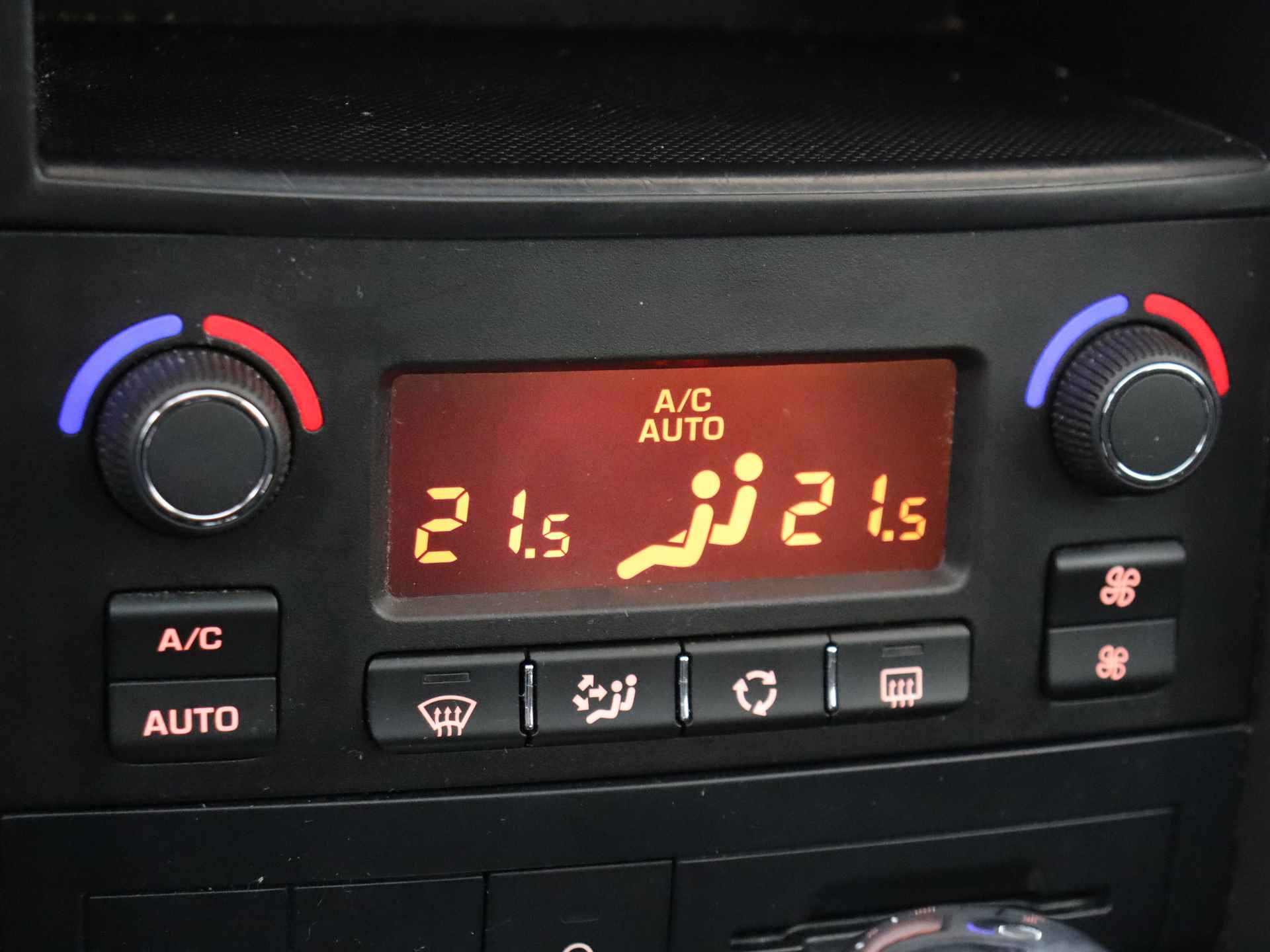 Peugeot 207 1.6 VTi Allure 5 deurs Automaat | Climate Control | Panorama dak - 17/28