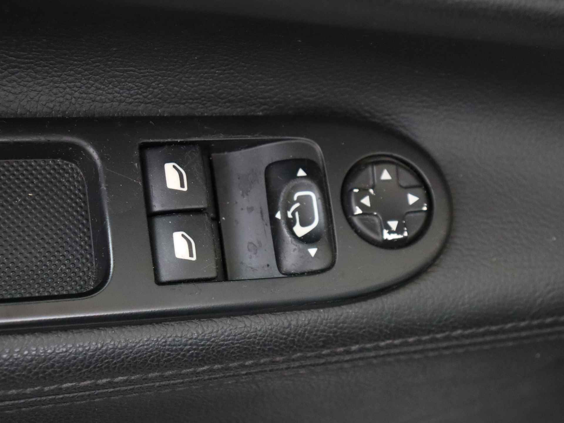 Peugeot 207 1.6 VTi Allure 5 deurs Automaat | Climate Control | Panorama dak - 23/28