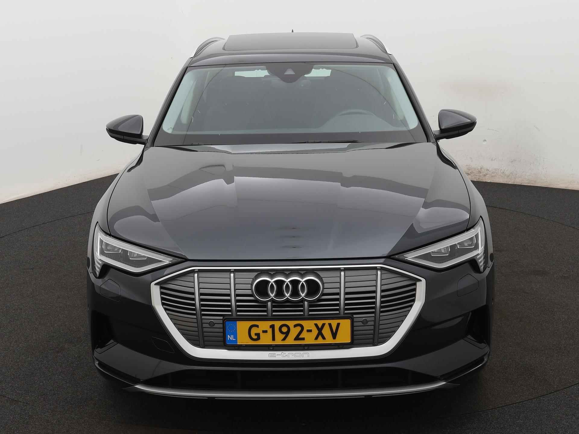 Audi e-tron e-tron 50 quattro Launch edition plus 71 kWh 313 PK | Automaat | Navigatie | Trekhaak | Panoramadak | Stoelverwarming | Parkeersensoren | Leder interieur | Adaptive cruise control | Lichtmetalen velgen | - 3/24