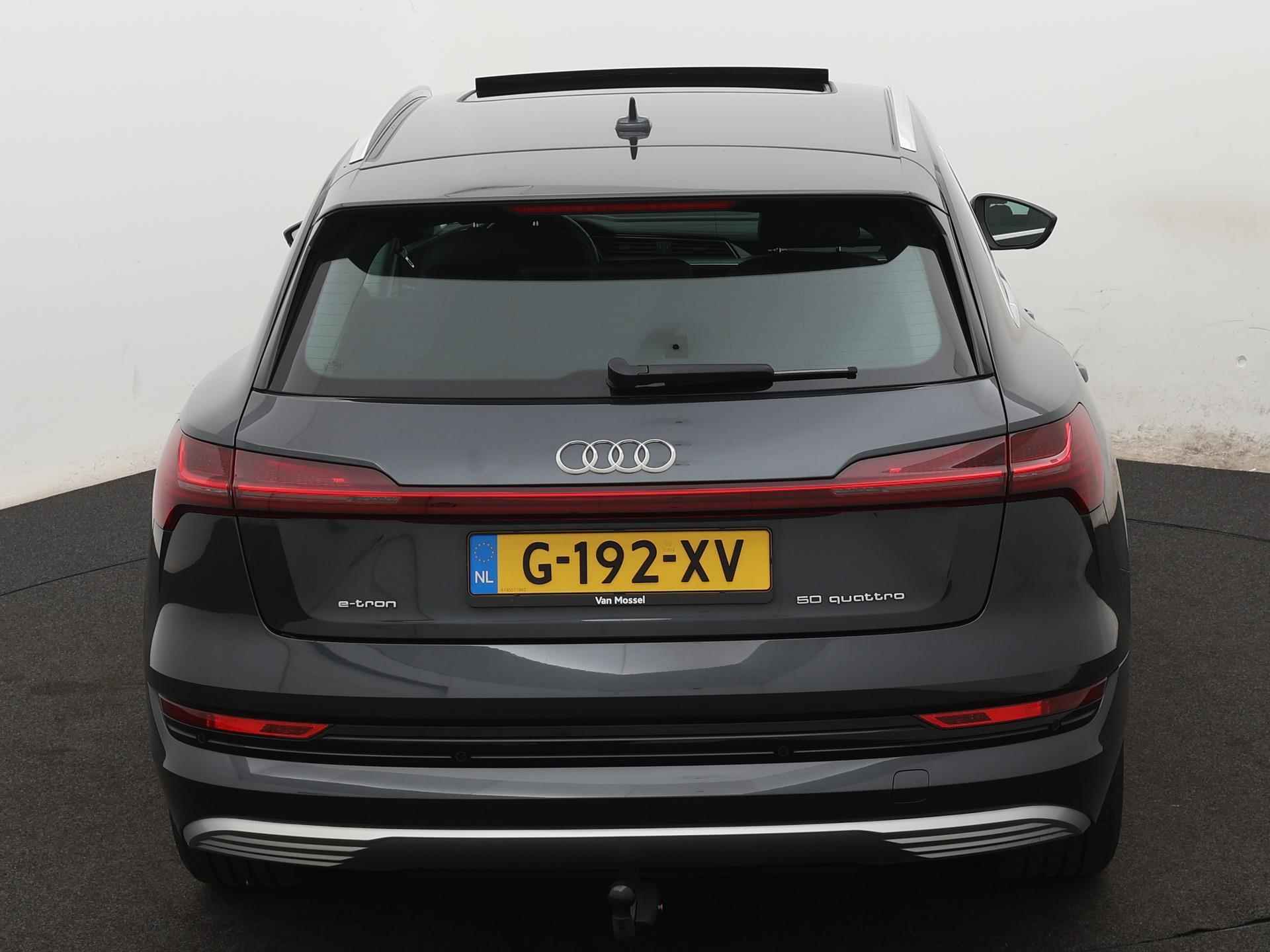 Audi e-tron e-tron 50 quattro Launch edition plus 71 kWh 313 PK | Automaat | Navigatie | Trekhaak | Panoramadak | Stoelverwarming | Parkeersensoren | Leder interieur | Adaptive cruise control | Lichtmetalen velgen | - 6/24