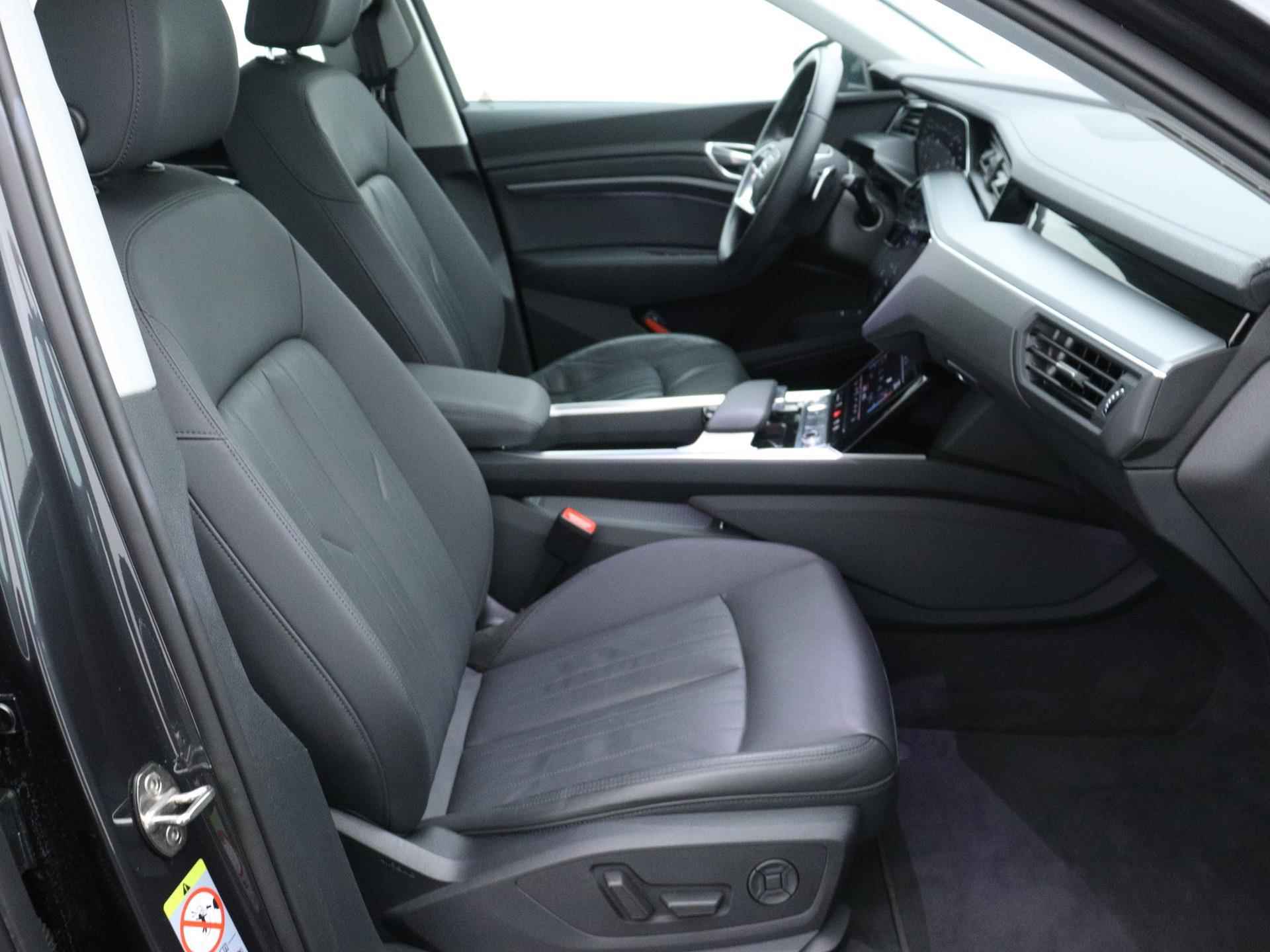 Audi e-tron e-tron 50 quattro Launch edition plus 71 kWh 313 PK | Automaat | Navigatie | Trekhaak | Panoramadak | Stoelverwarming | Parkeersensoren | Leder interieur | Adaptive cruise control | Lichtmetalen velgen | - 18/24